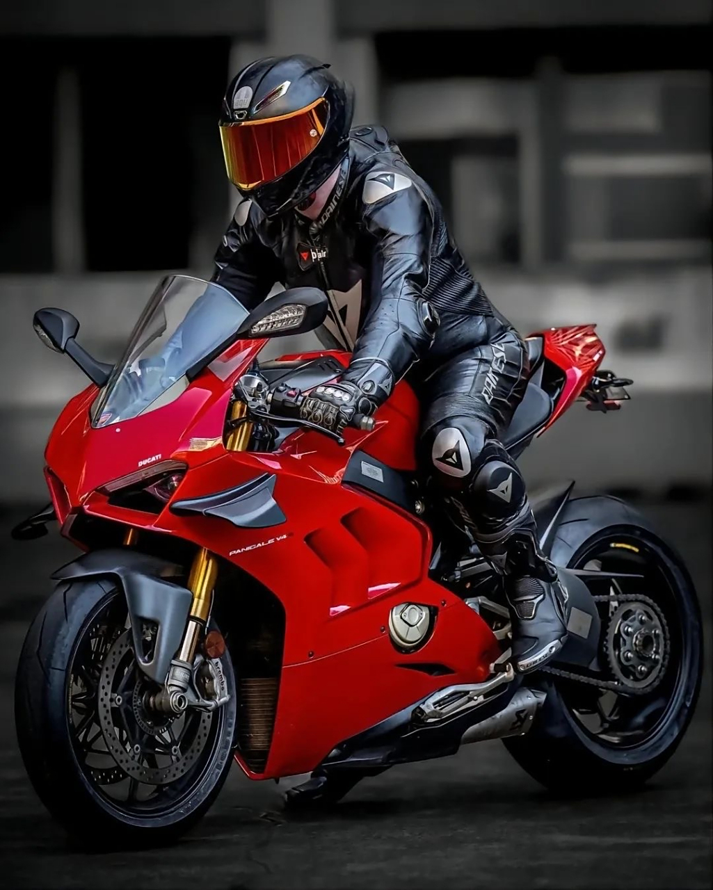 帅气十足的摩托车头像,你更喜欢哪一种?机车风男生真人头像.