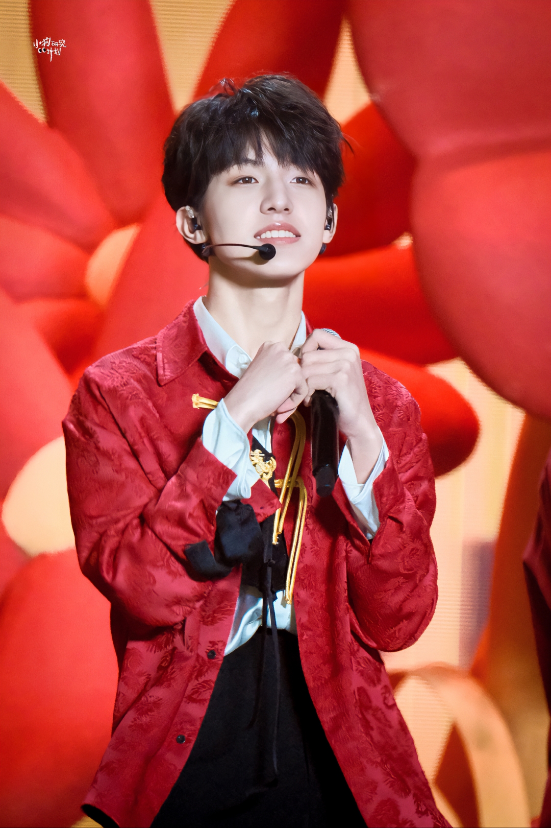 宝宝 帅帅的 妈妈很安心#tf家族三代张泽禹# #张泽禹第一主唱# #向全