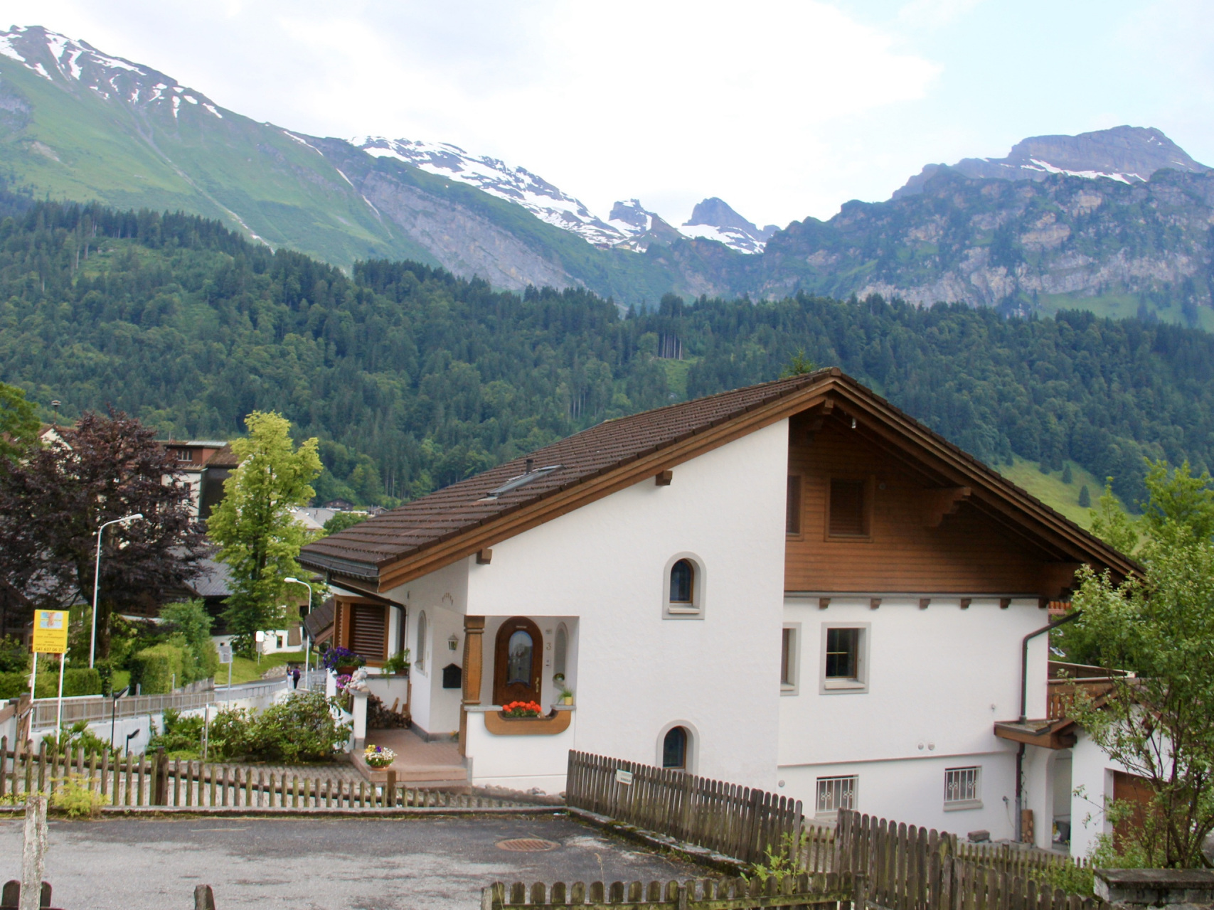 带你游瑞士,英格堡小镇 "山川壮丽,白雪皑皑.