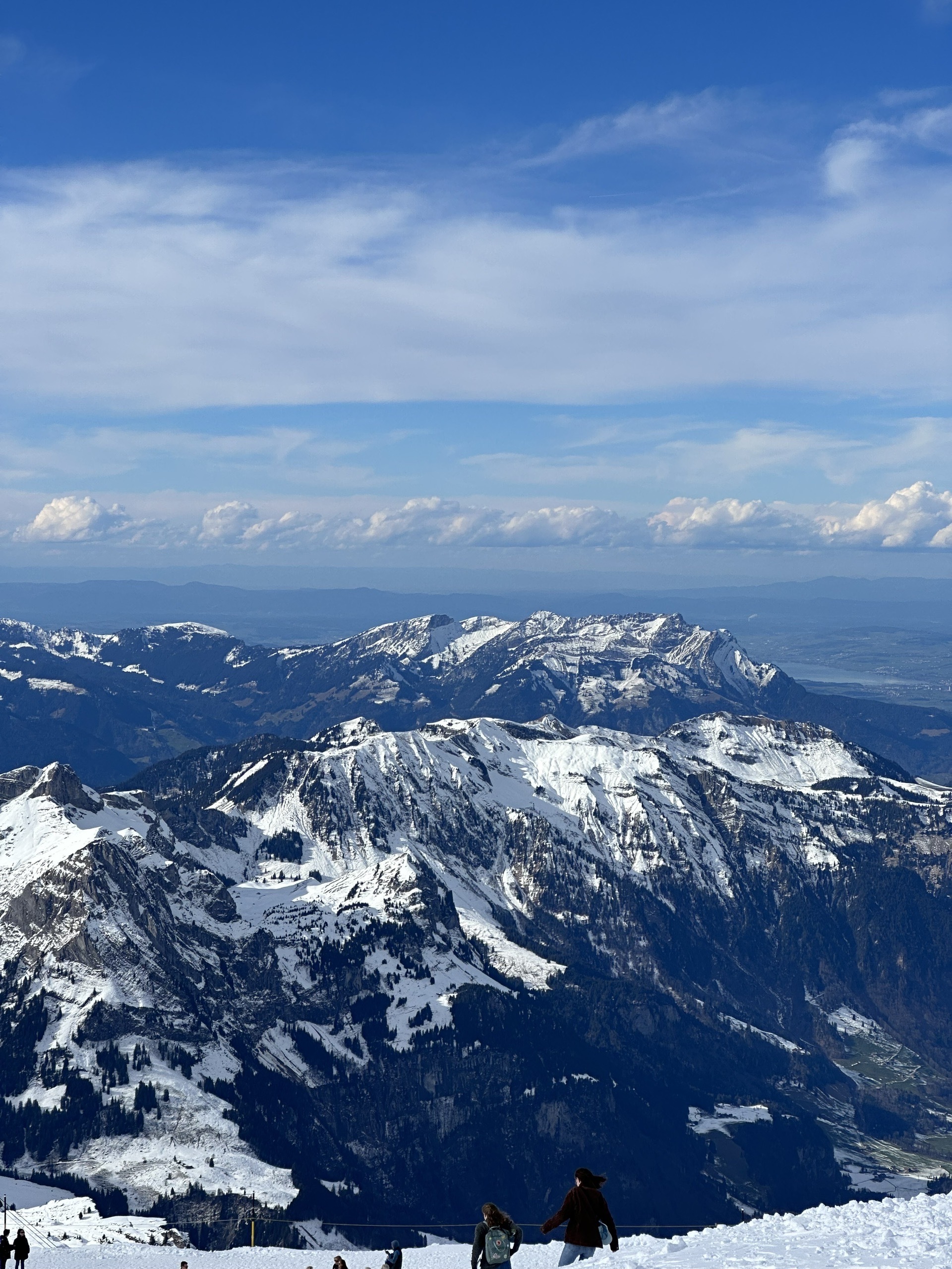 带你游瑞士,铁力士雪山,英格堡小镇 "冬日的魔法,将小镇染成银白