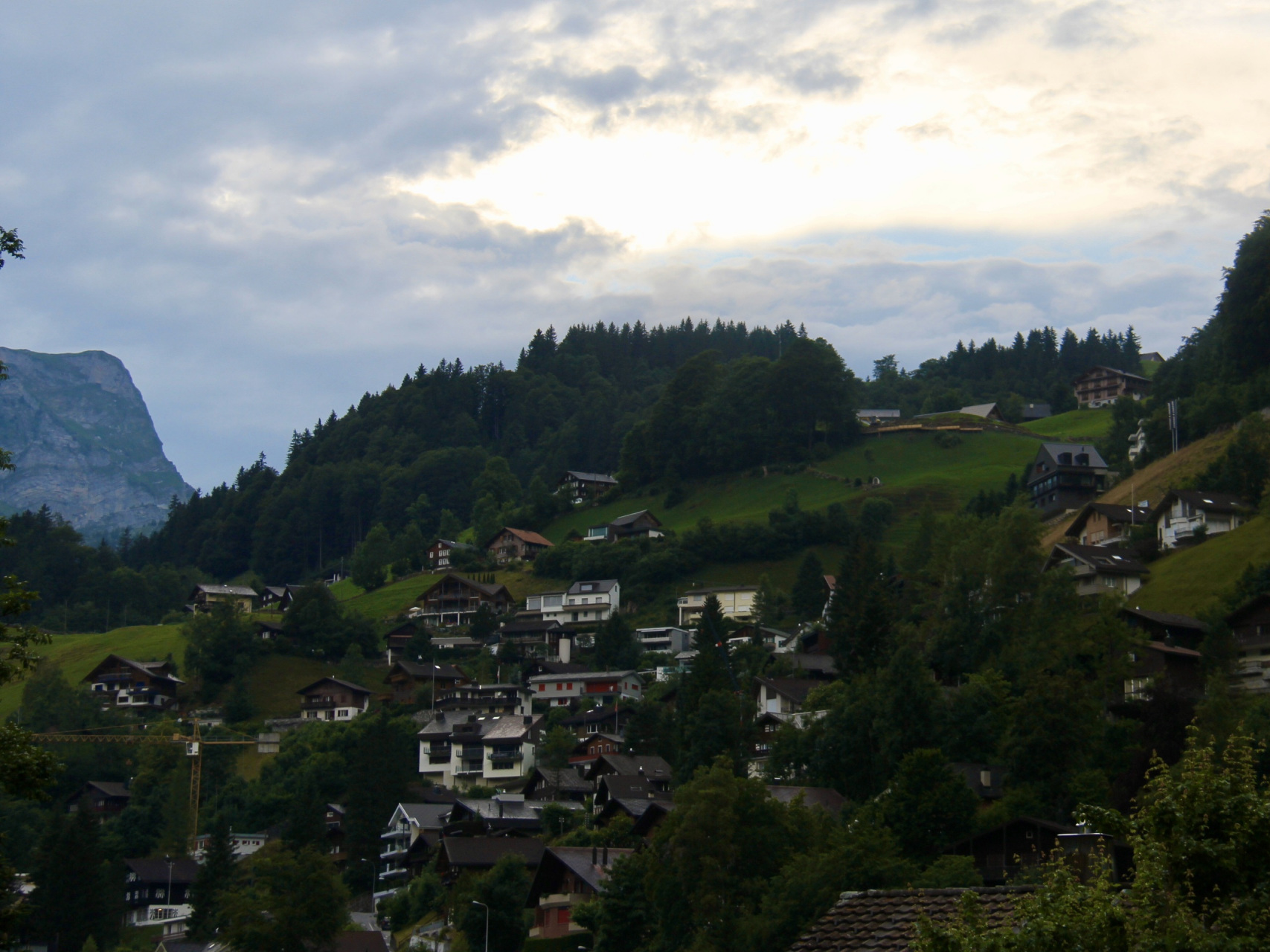 带你有瑞士,英格堡小镇,在山丘的绿色梦境中,每一处都是风景.