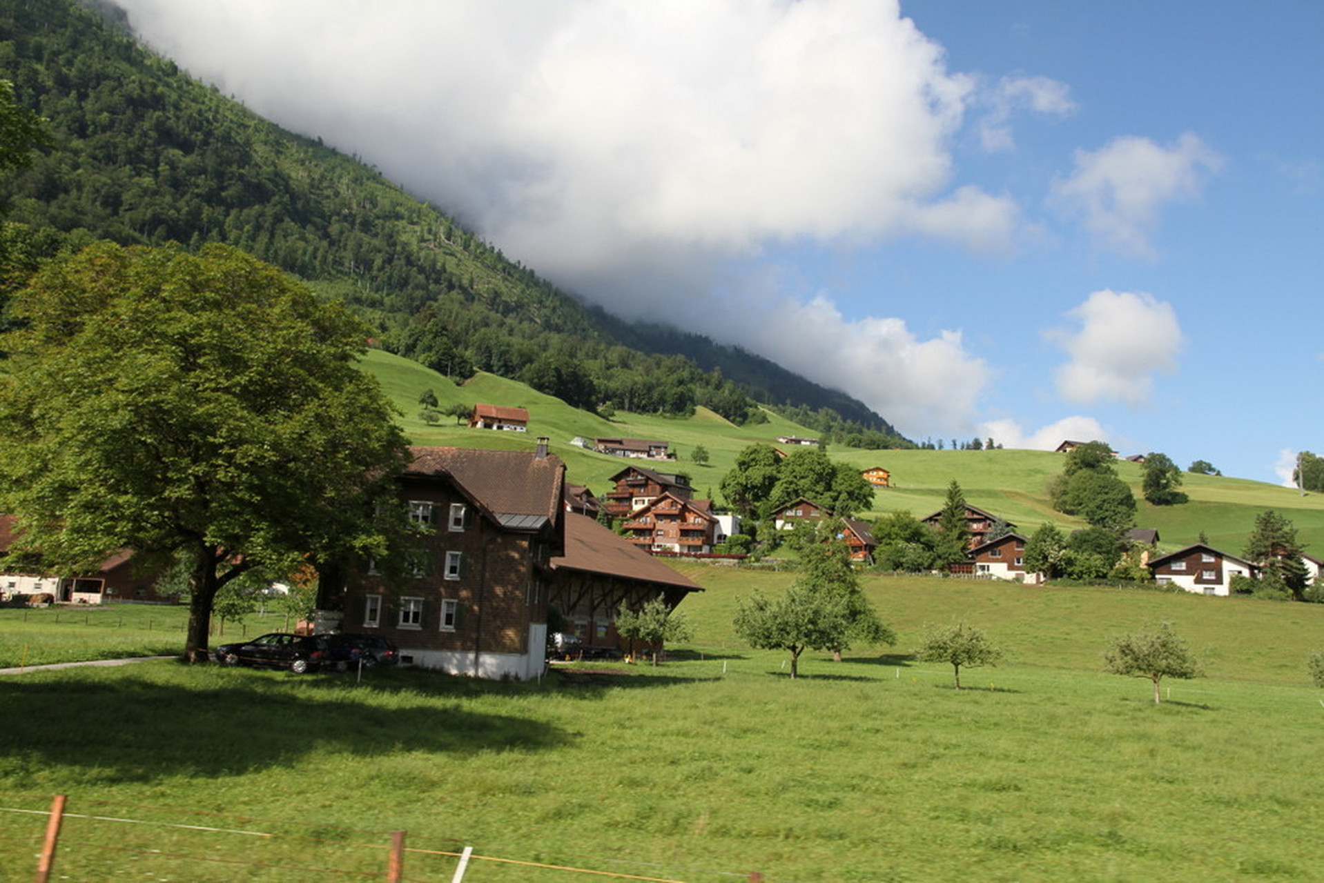 带你游瑞士,英格堡小镇 "山川壮丽,白雪皑皑.