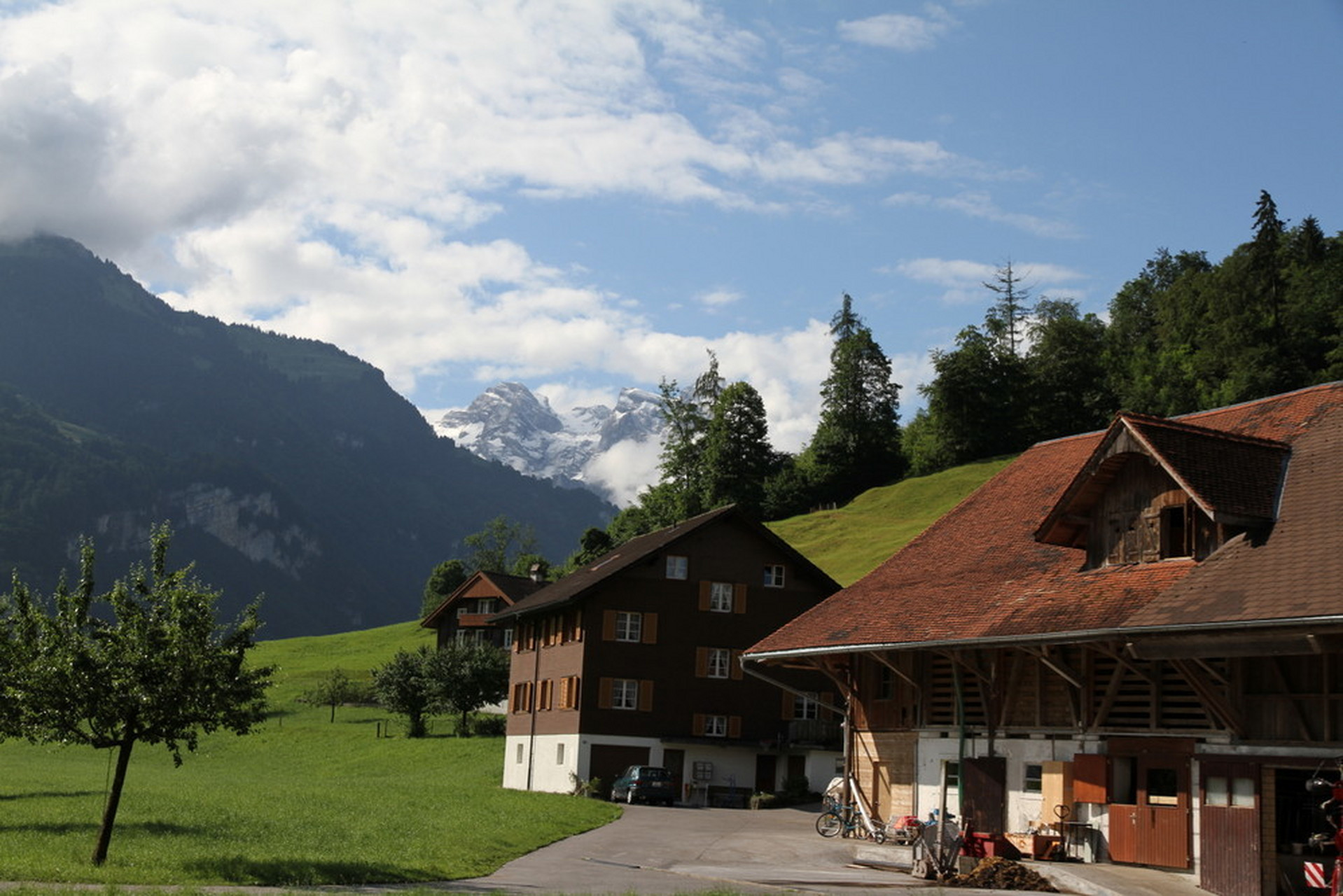 带你游瑞士,英格堡小镇 "山川壮丽,白雪皑皑.