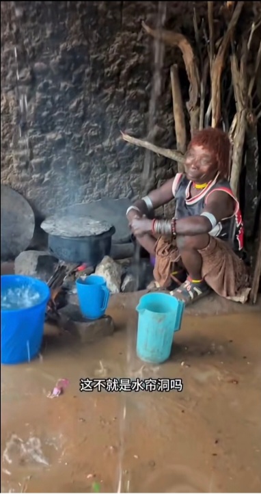 动态连更挑战# 非洲原始部落下起了大雨,屋内成了水帘洞,立足之地都