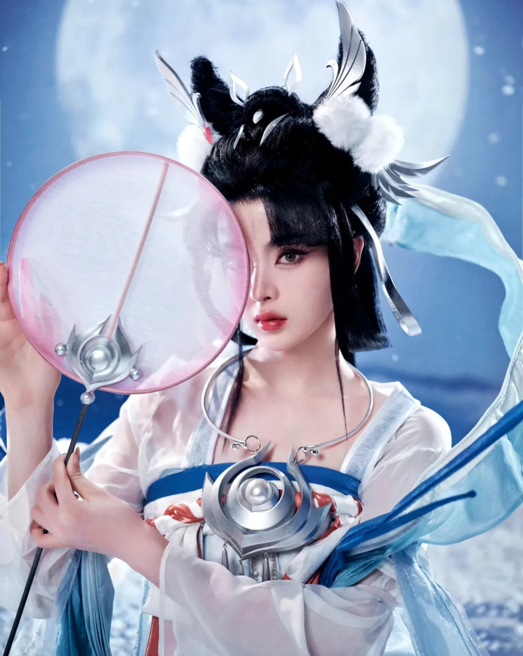 杨超越cos嫦娥啦?什么时候的事儿,好科幻呀[嘻嘻][嘻嘻]