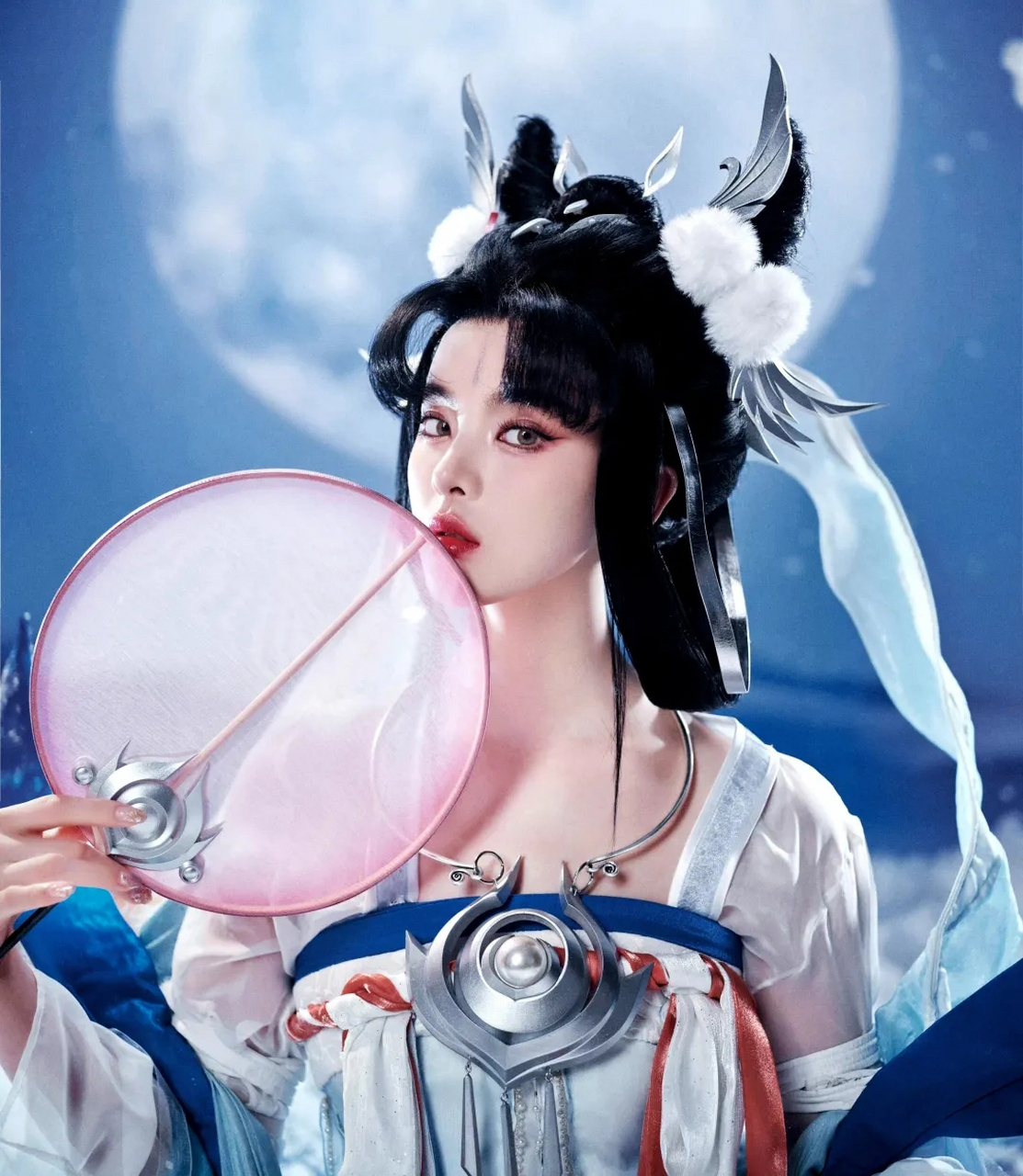 杨超越cos嫦娥啦?什么时候的事儿,好科幻呀[嘻嘻][嘻嘻]