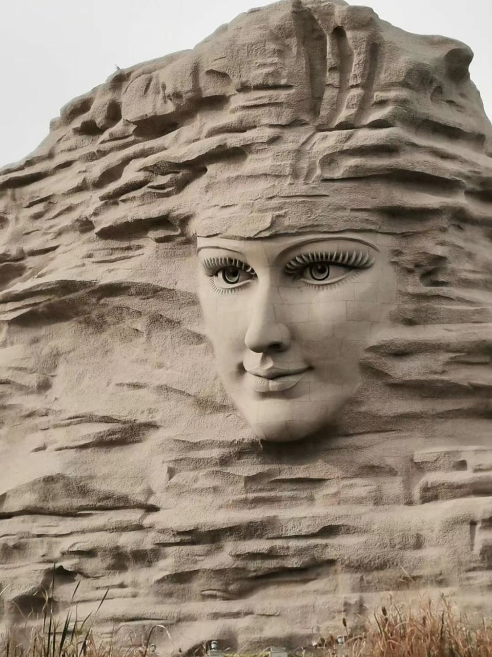 新疆若羌县巨型沙雕