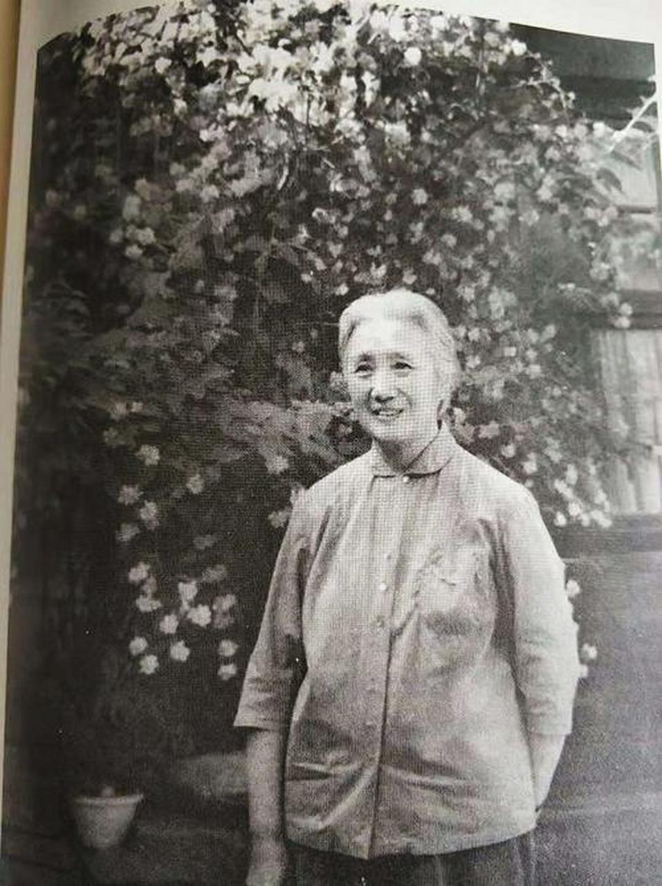 董竹君 (1900——1997) 是锦江饭店的创始人!