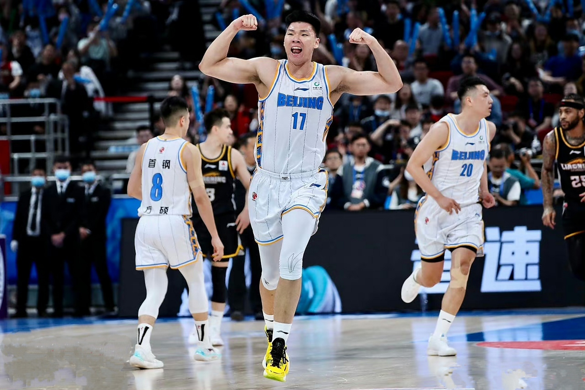 据篮球记者宋翔报道,在这个休赛期北京首钢男篮包括方硕,范子铭,雷蒙