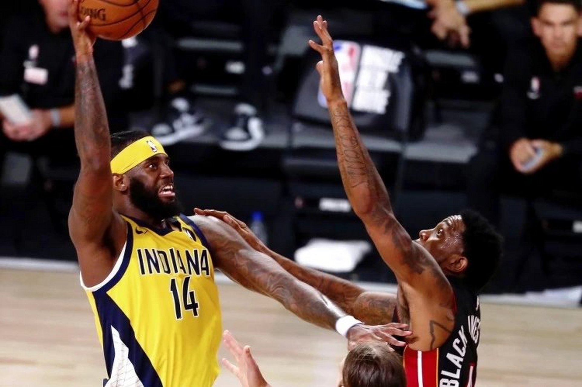 据报道,贾卡尔-桑普森确定留在步行者,双方将签下一份1年全额保障的