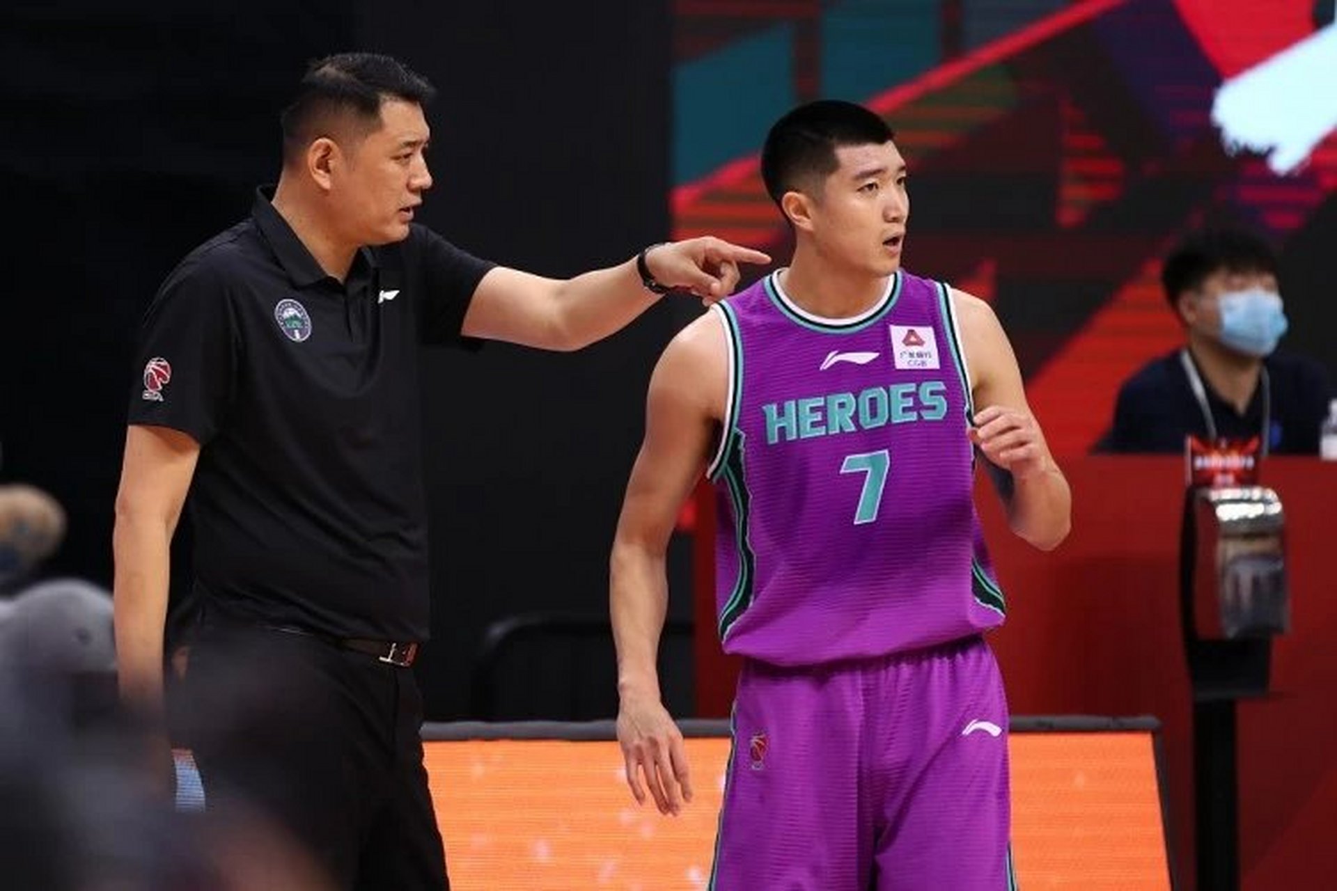 据报道,山东男篮球员李泓翰目前已经到四川队试训,新赛季很有可能将