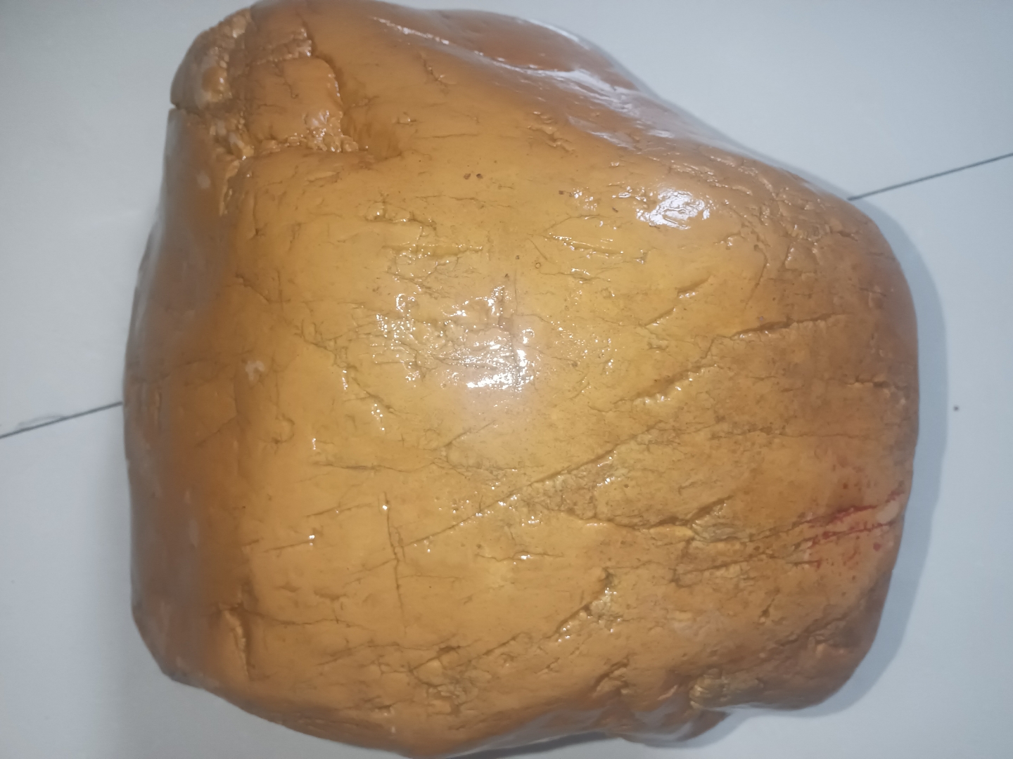 这块是从天上掉下来的田黄石陨石,非常稀有罕见,石陨石
