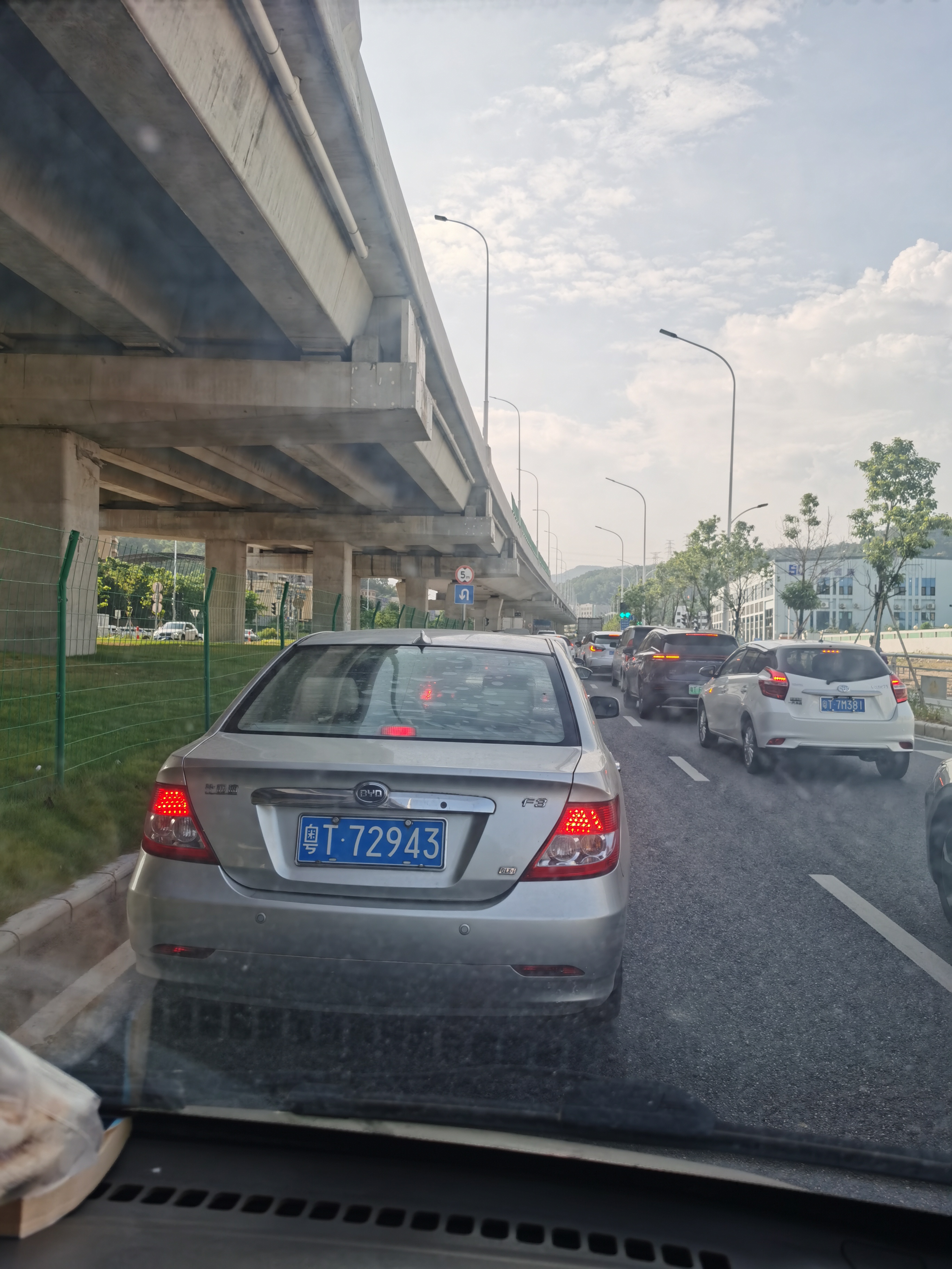 伟大的工程修了好几年3年,最终还是堵.105国道中山市三乡三鑫学校段.