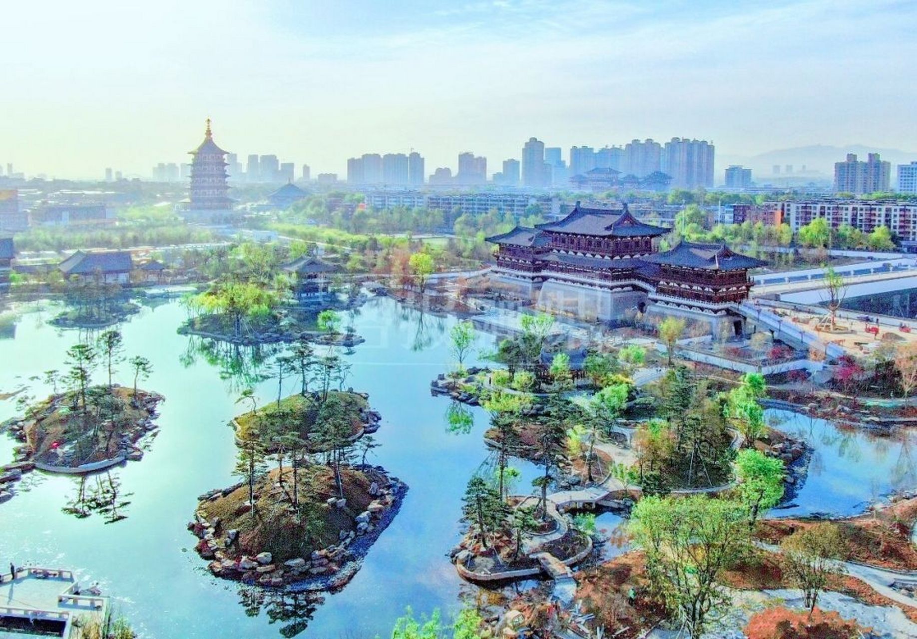 《观九洲池》 多闻名都洛阳城,今赴洛阳观九洲.