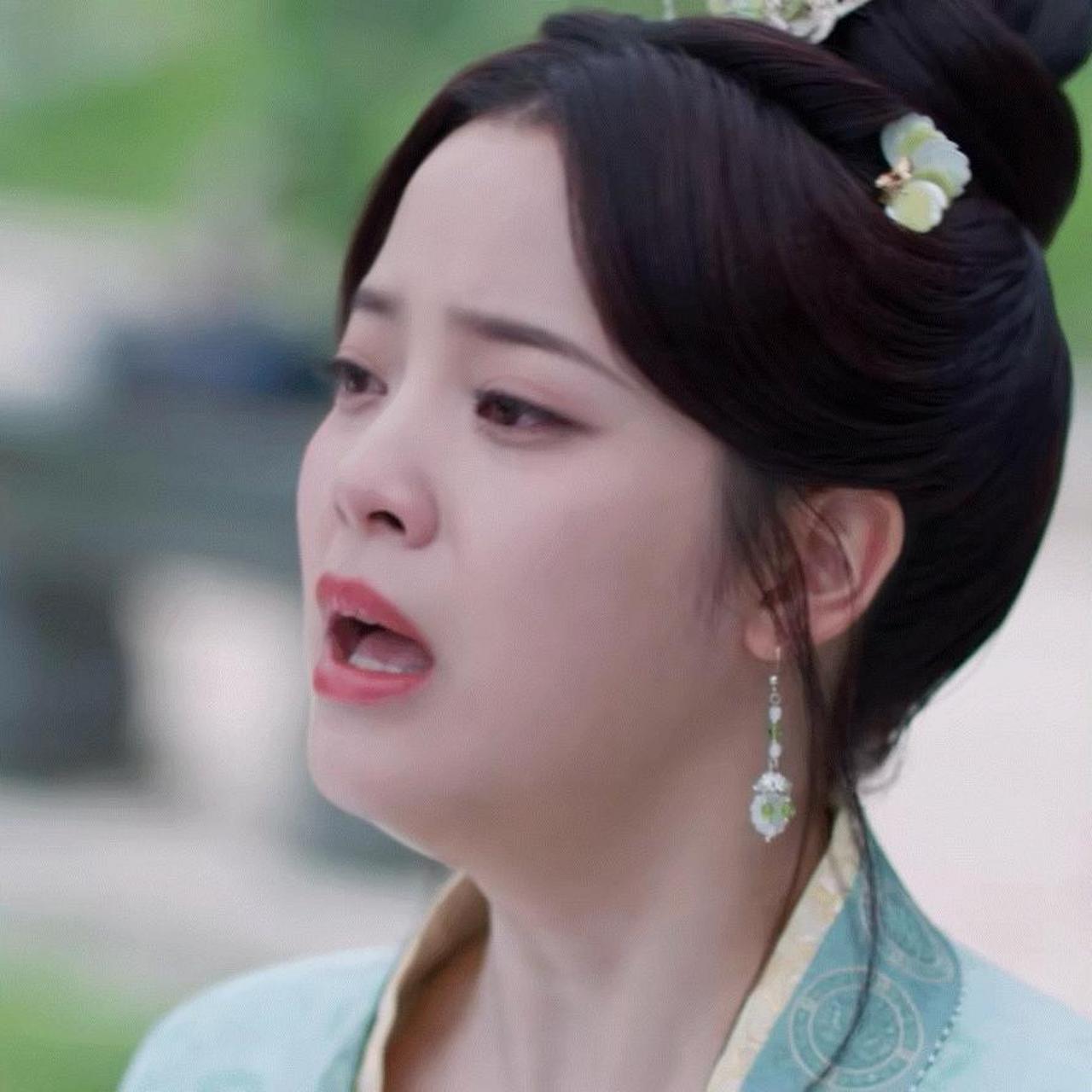 欧阳娜娜在电视剧永安梦里扮演长安第一美女,这脖子粗,双下巴,鼻子短