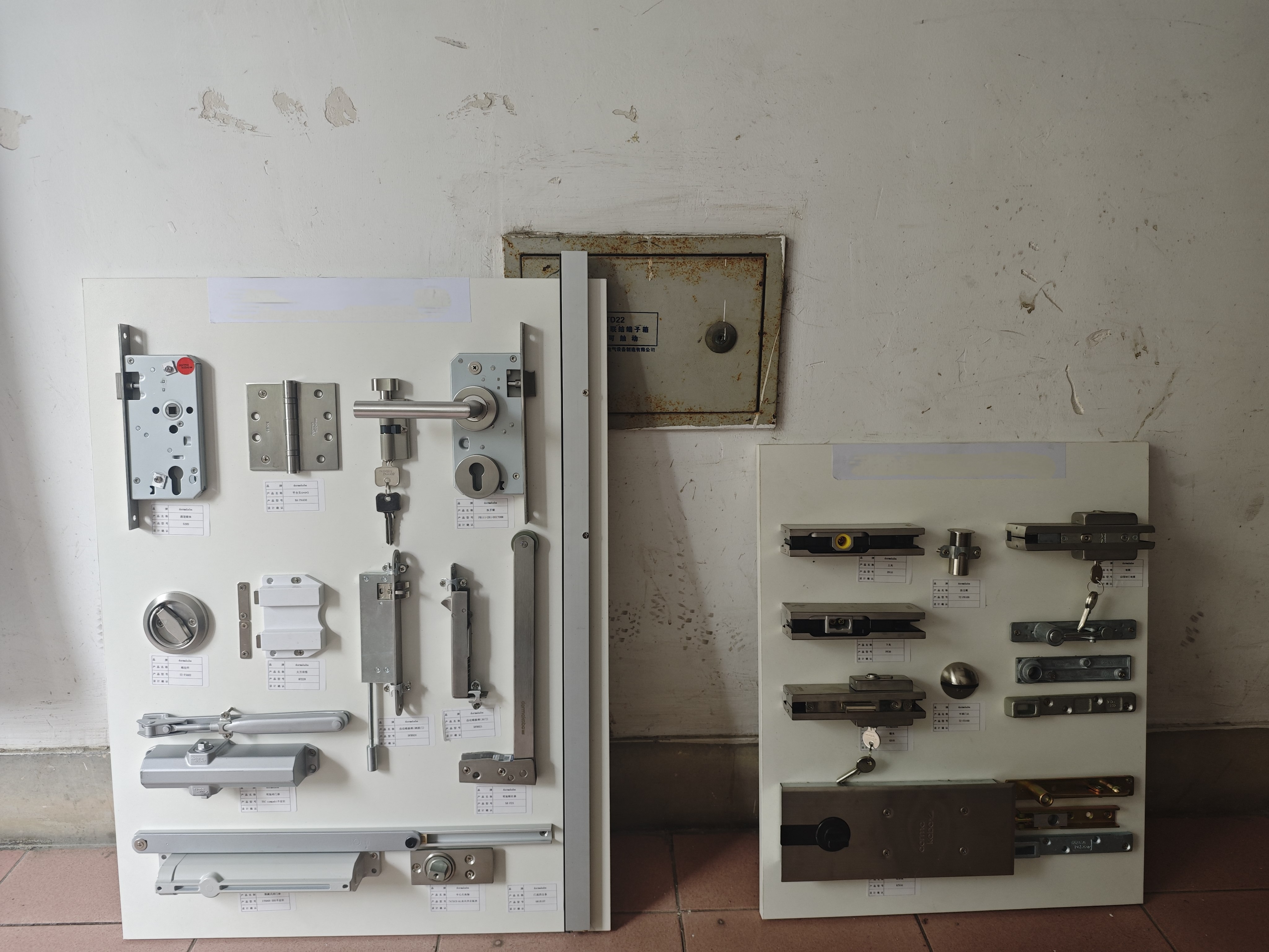 今天到了一批材料展板,果然是大项目,用的东西都挺高大上的,看起来