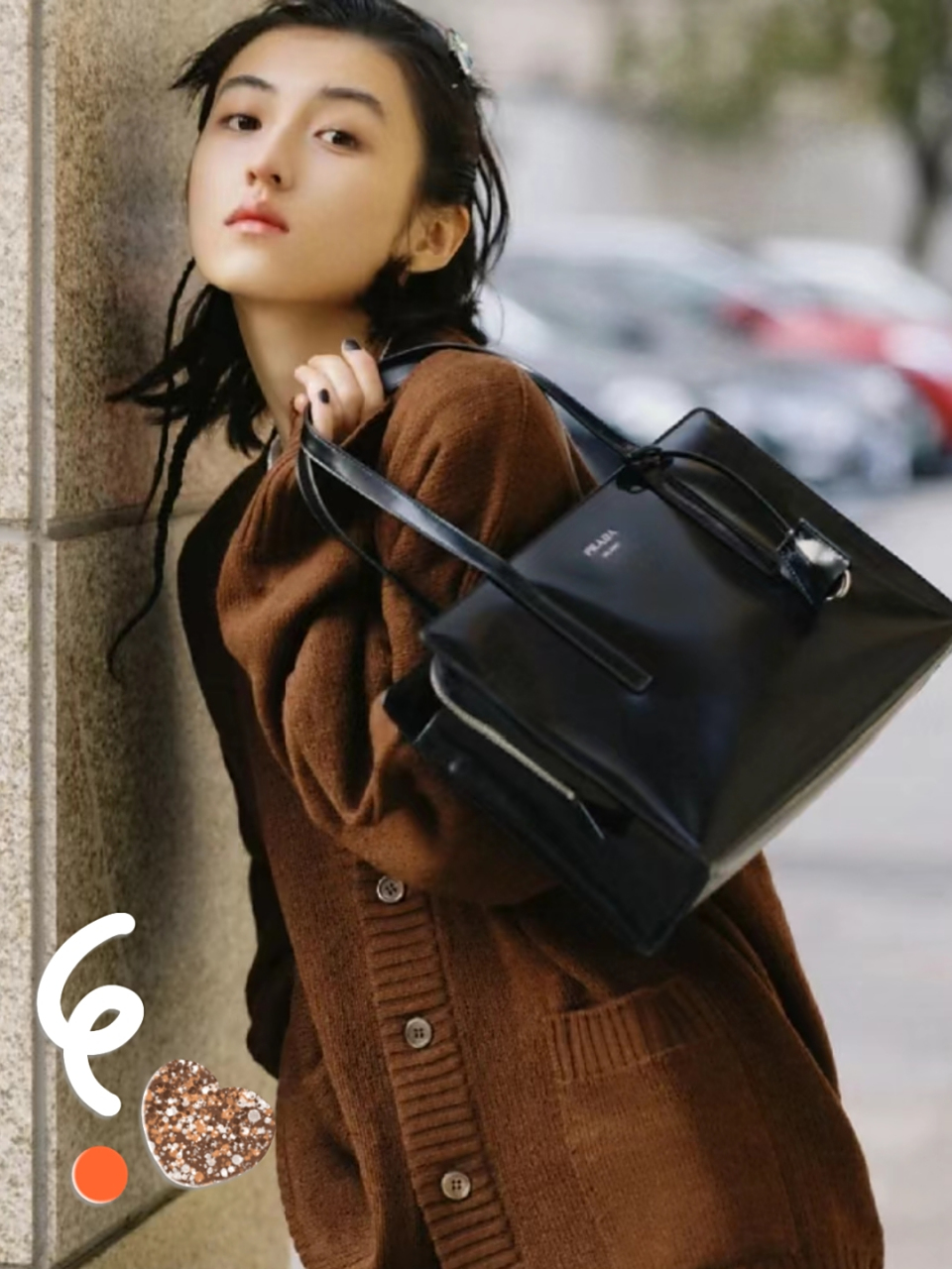 张子枫酷女孩街拍记录 张子枫这组街拍也太酷了,充满了时尚感和个性