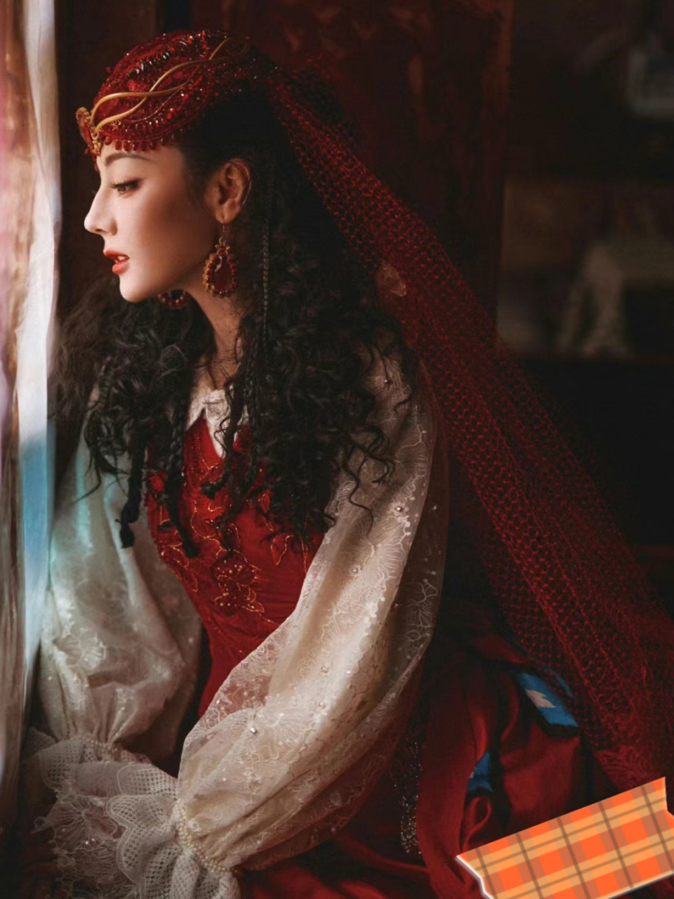 迪丽热巴的这组新疆公主装扮真的惊艳到我了, 她的异域风情和优雅气质