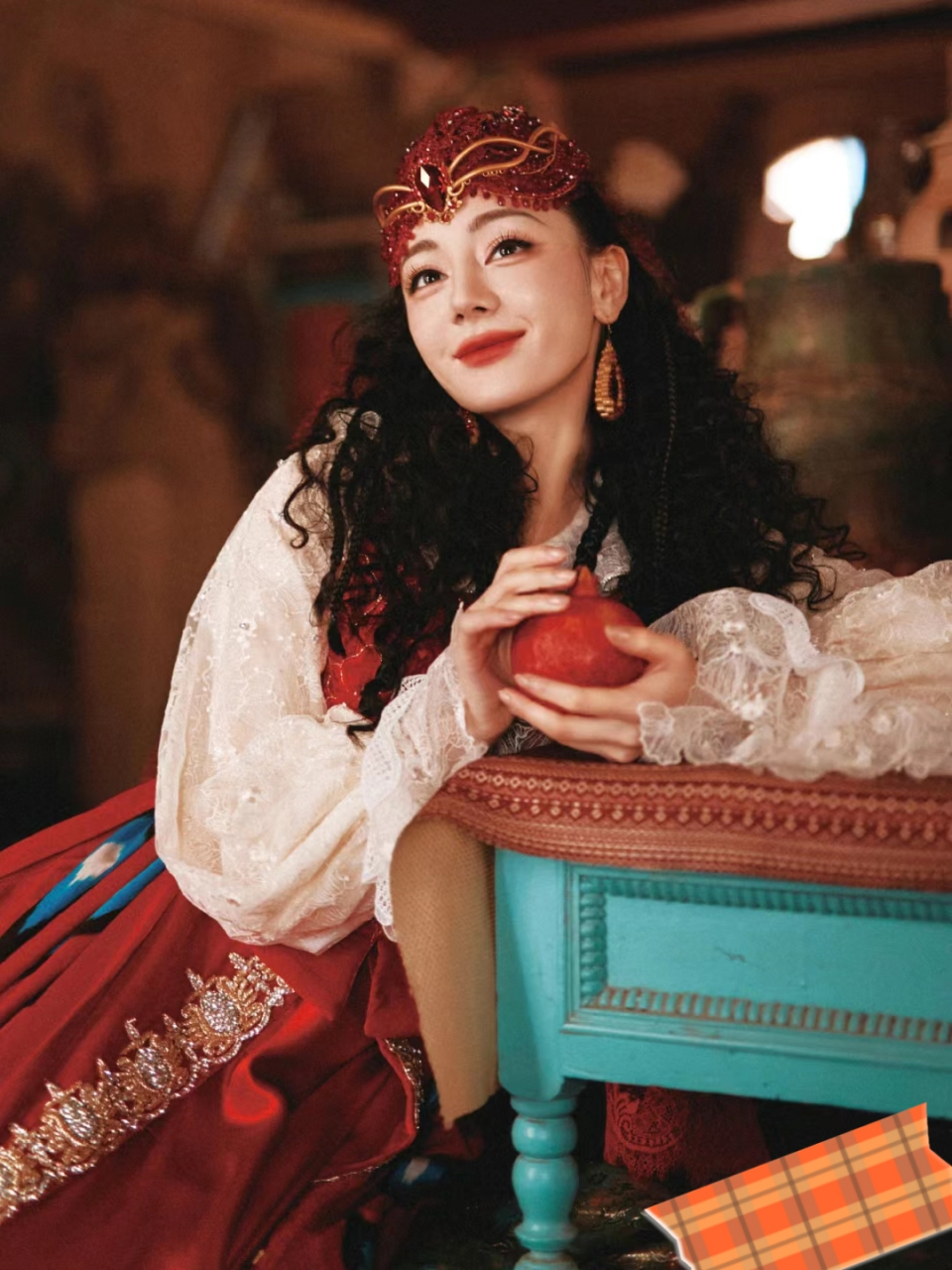 迪丽热巴的这组新疆公主装扮真的惊艳到我了, 她的异域风情和优雅气质