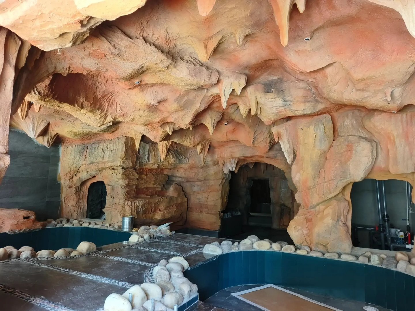 室内温泉溶洞塑石假山#水泥塑石假山#