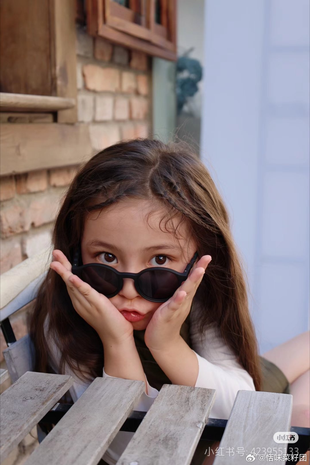 《玫瑰的故事》中饰演小方太初的小演员郭遇安生活照 #漂亮小女孩