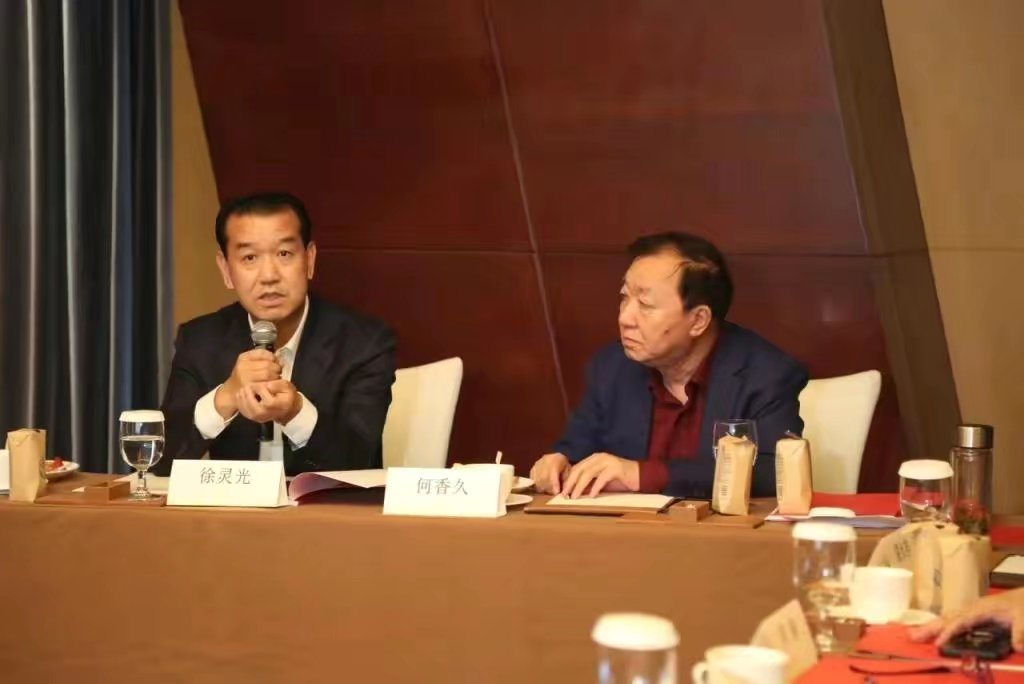 中国文化统领世界,看看四书五经,我们一起的甘肃易学会长徐灵光在美国