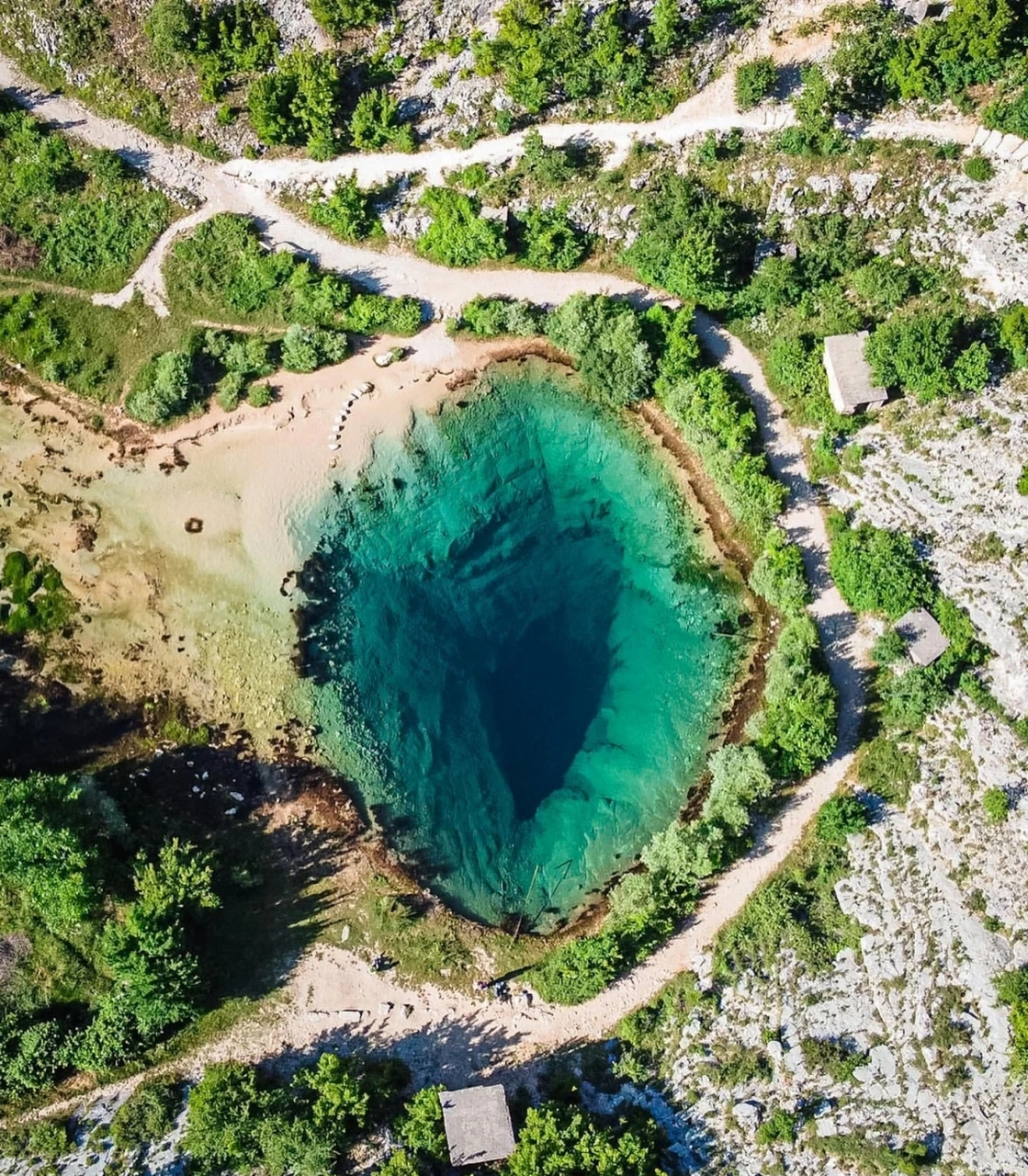 大自然# 克罗地亚 "地球之眼"也被成为塞蒂娜河泉.