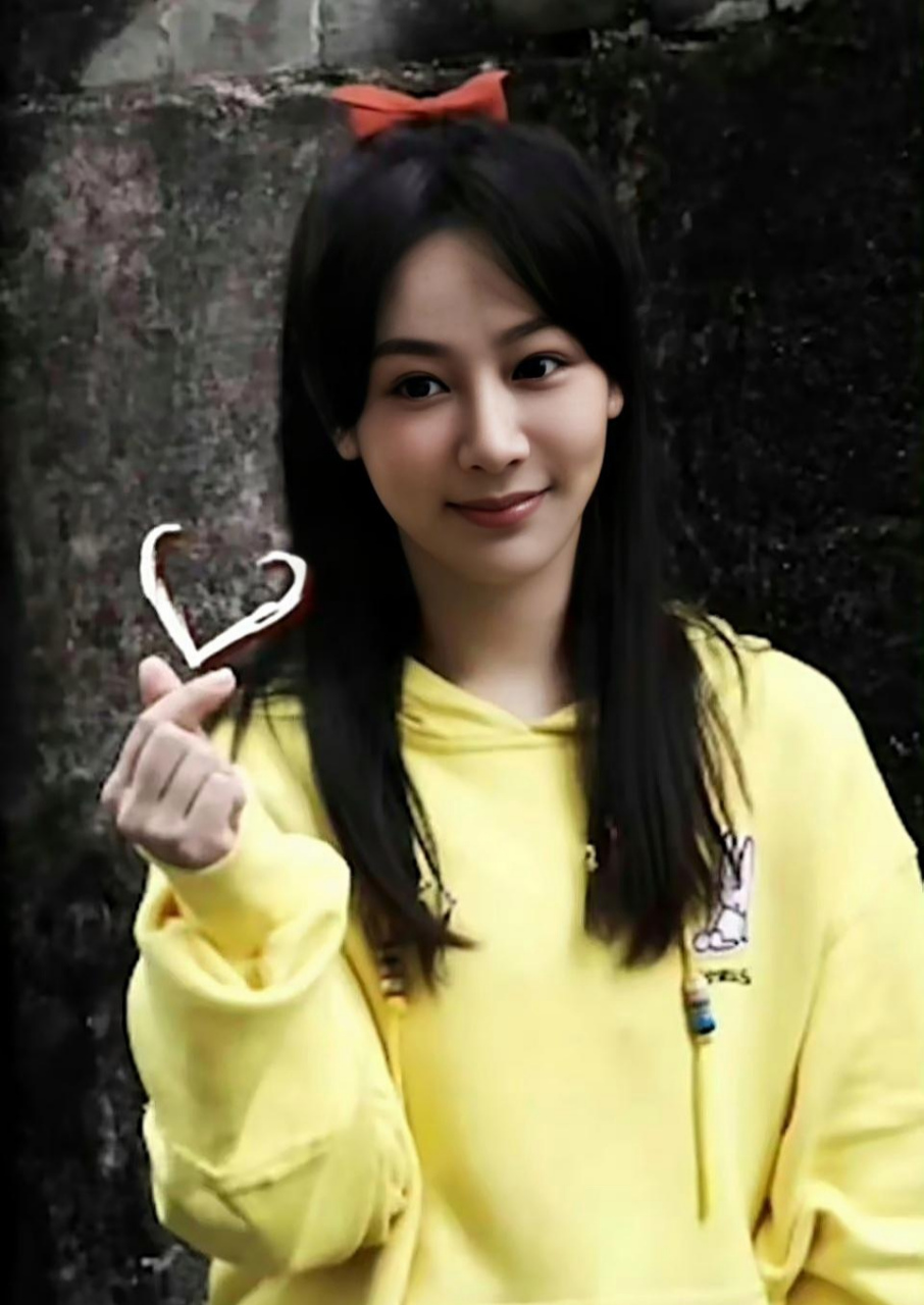 就是喜欢杨紫!即便素颜素衣依旧好看.自然美