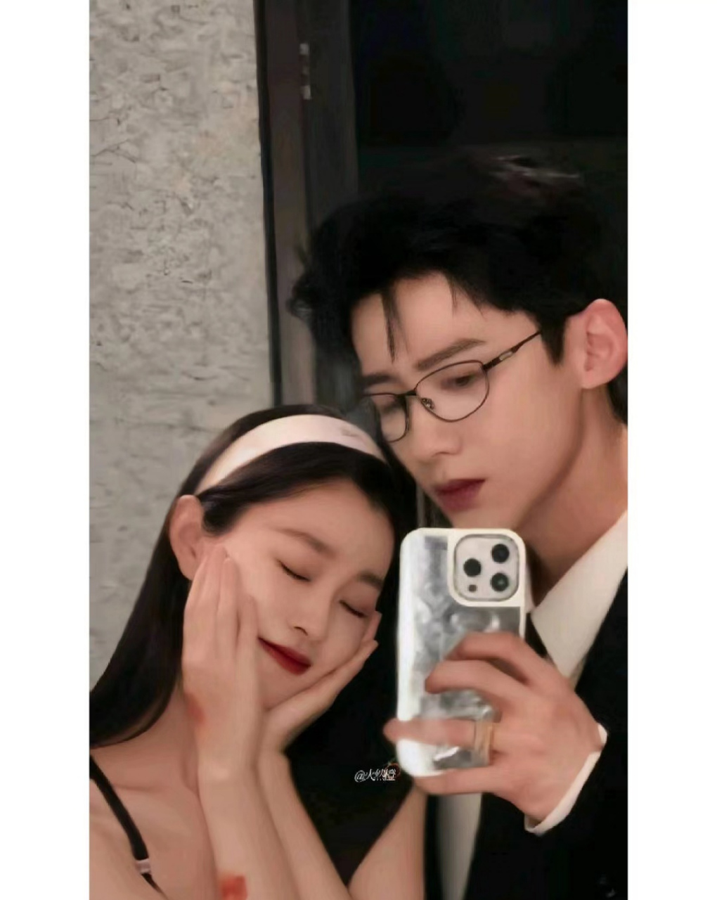 白敬亭和宋轶大胆秀恩爱!合照都那么甜