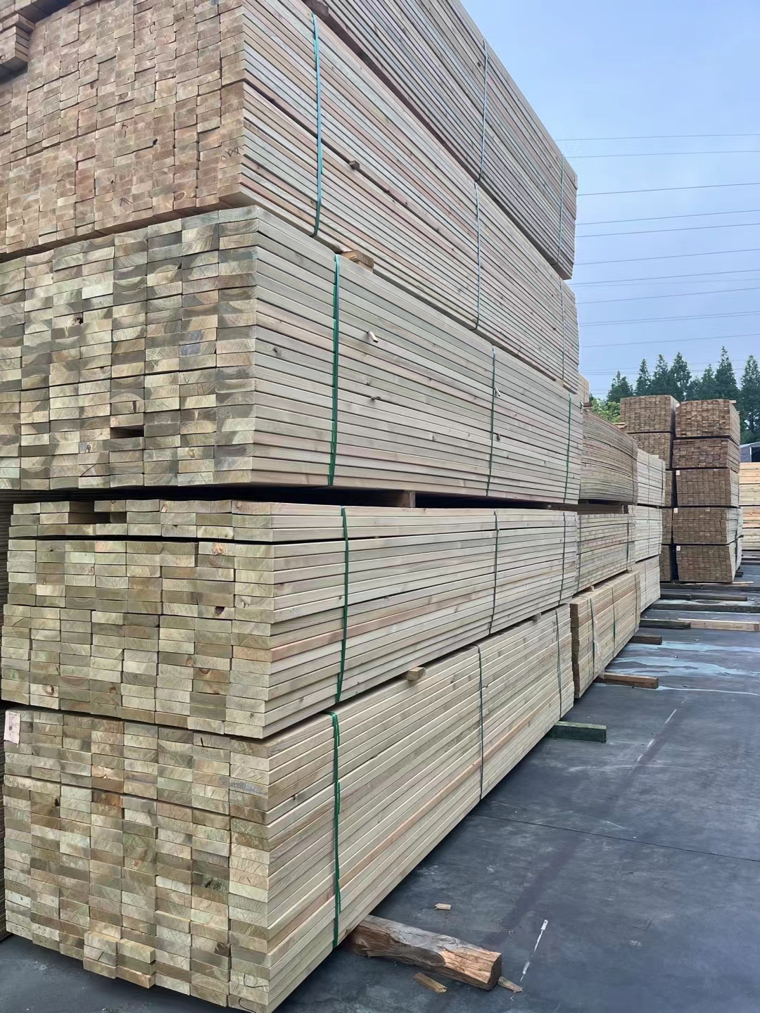 俄罗斯樟子松防腐木源头厂家,一根也是批发价