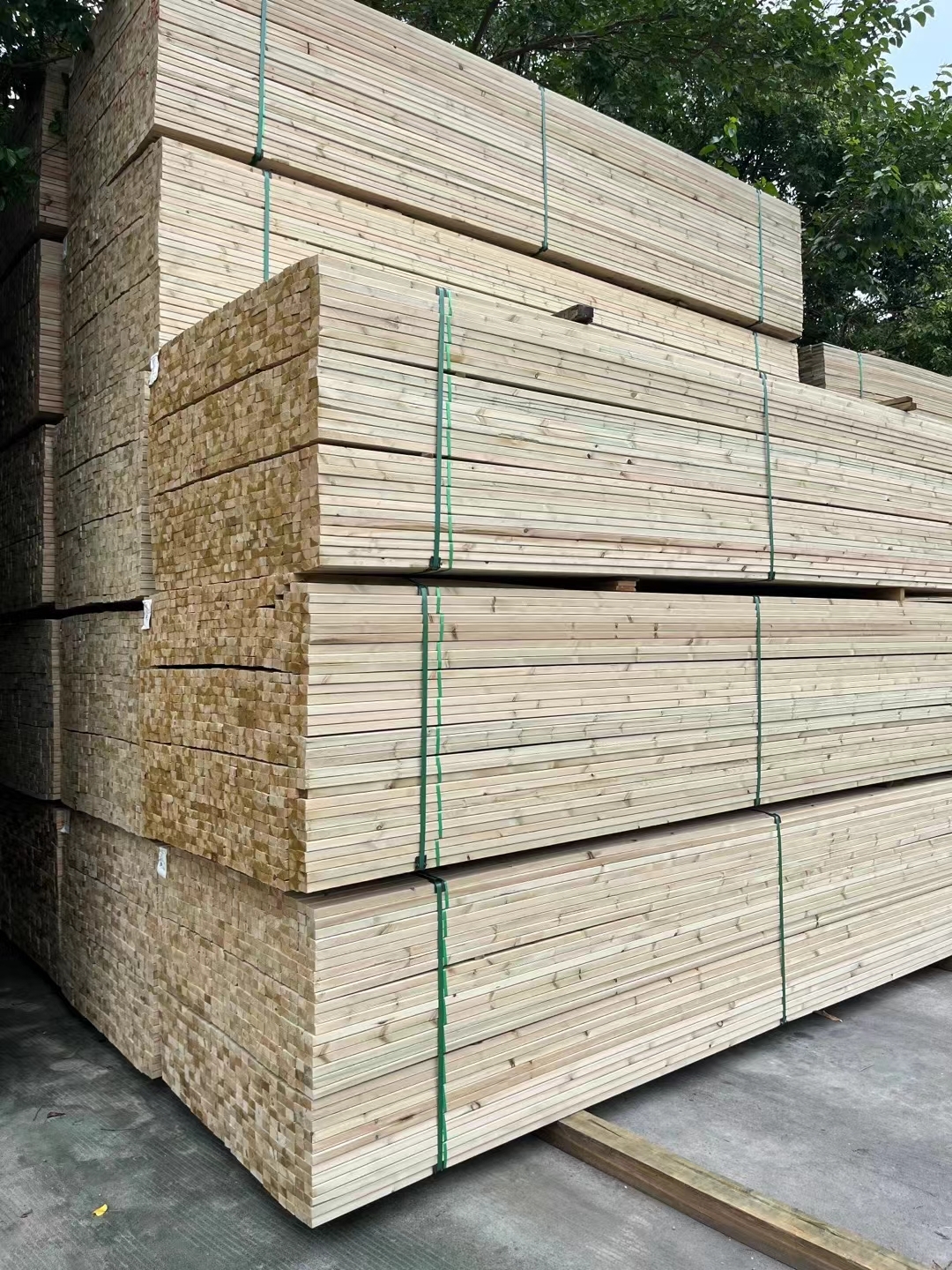 俄罗斯樟子松防腐木源头厂家,一根也是批发价