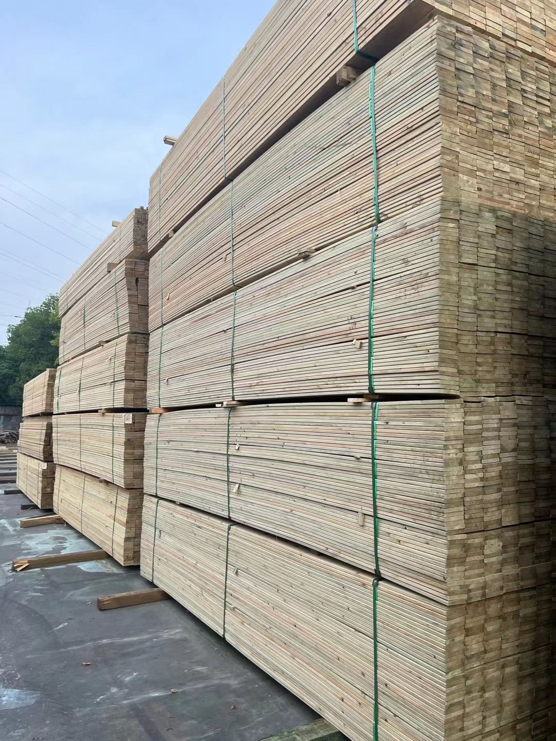 俄罗斯樟子松防腐木源头厂家,一根也是批发价