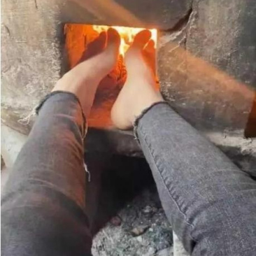 这独特的方式,真是让人好奇又忍俊不禁!