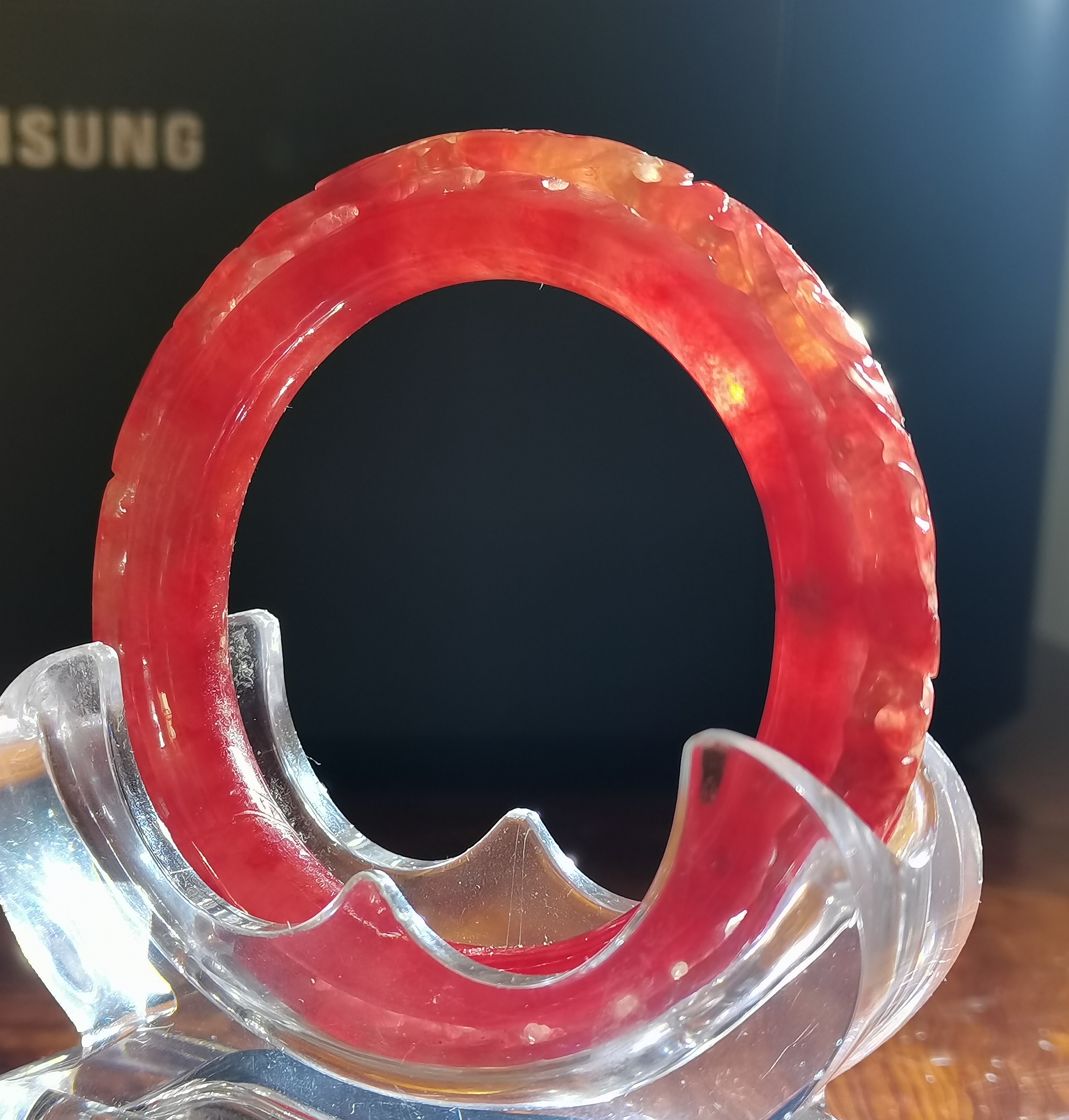 清代翡翠:镂空雕红翡手镯