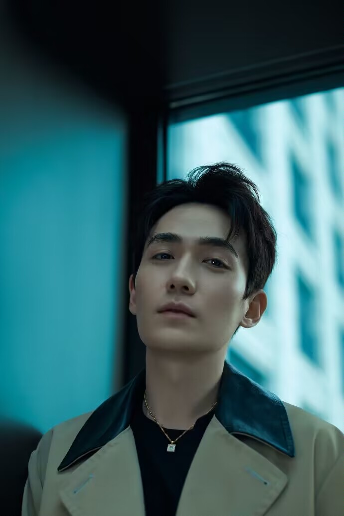 据统计,朱一龙一番电影累计票房已突破35亿,位列内地演员一番票房榜第