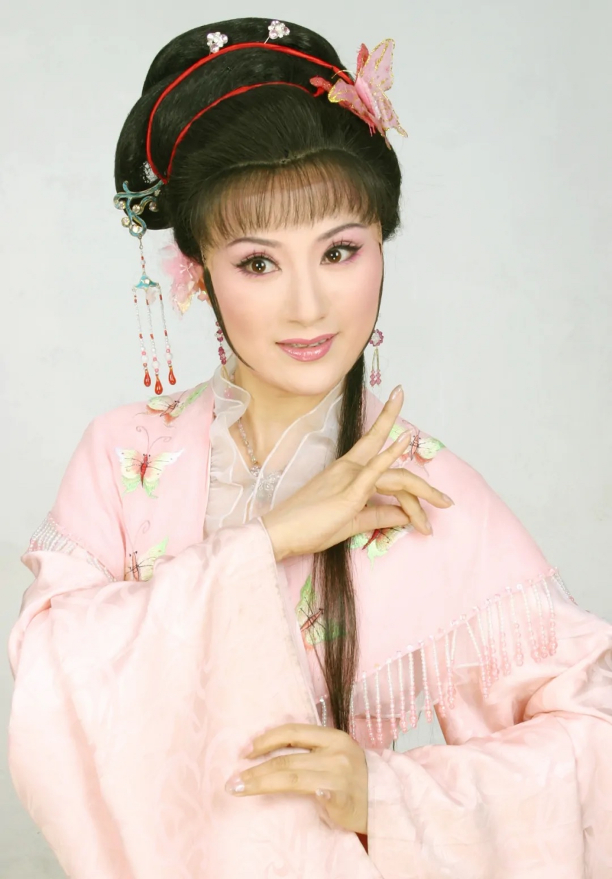 陈飞  傅派花旦,绍兴小百花越剧团国家一级演员,梅花奖得主.