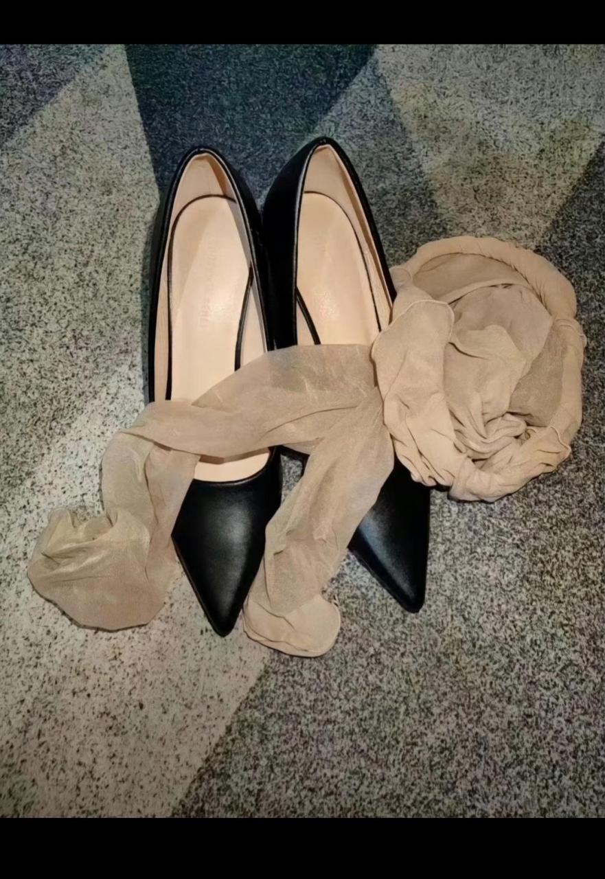 扔了吧!有味道的,穿不下了#丝袜# #高跟鞋