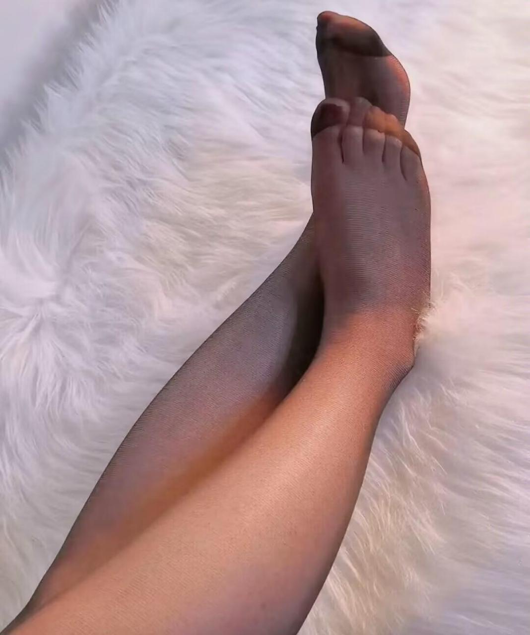 晚安,穿着袜子睡觉不冷#丝袜