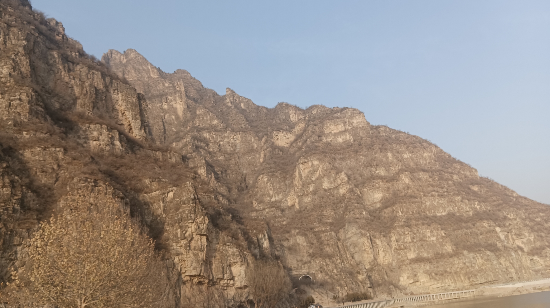 燕赵大地.太行山麓.