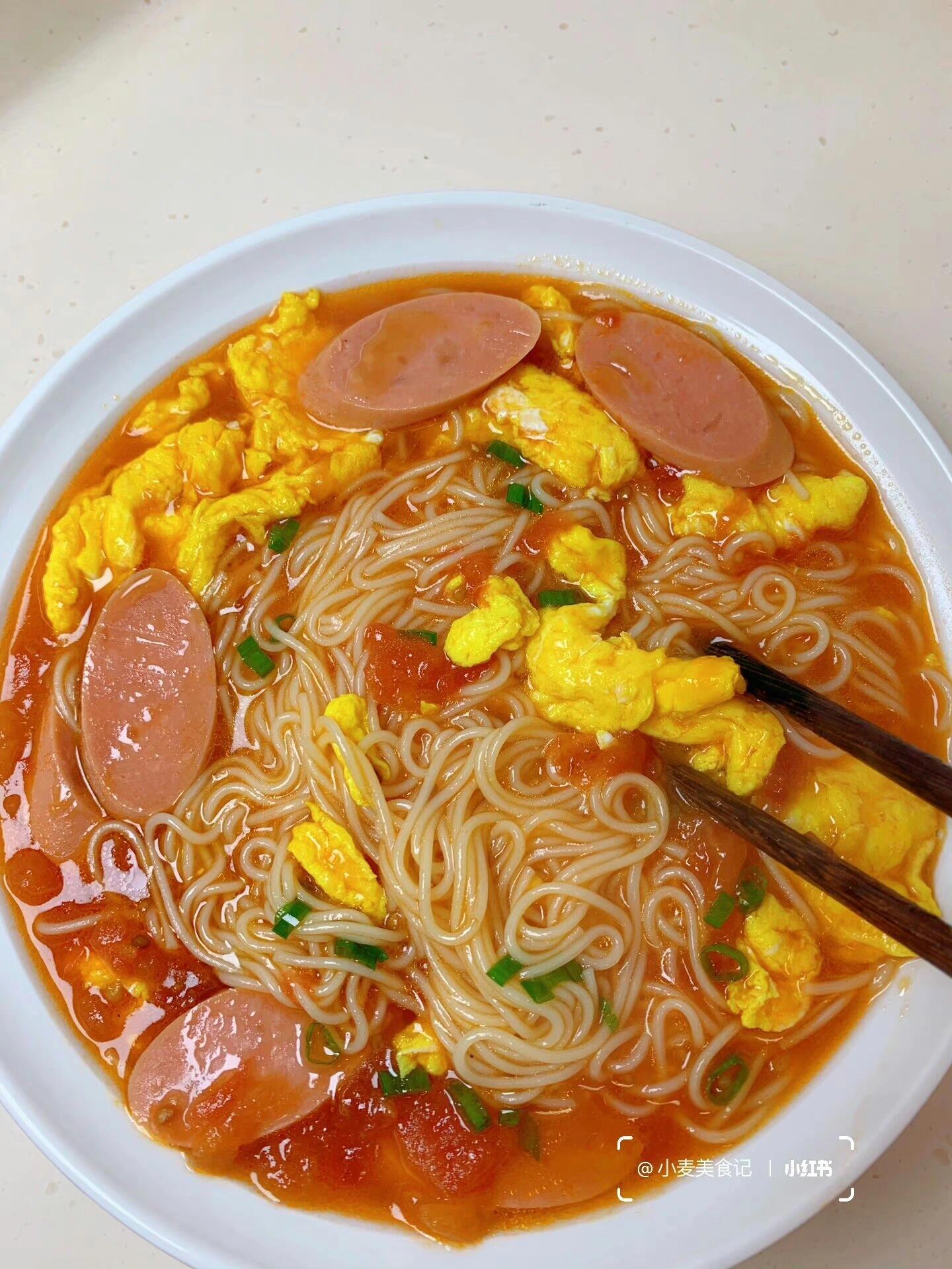 今天吃番茄火腿鸡蛋面