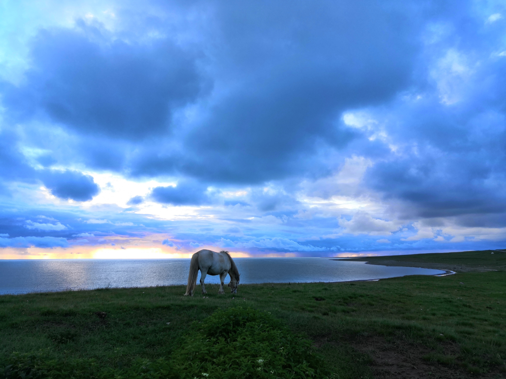 行走京拉线(青海湖环湖线黑马河镇):黑马河镇青海湖最佳观日出点,2019