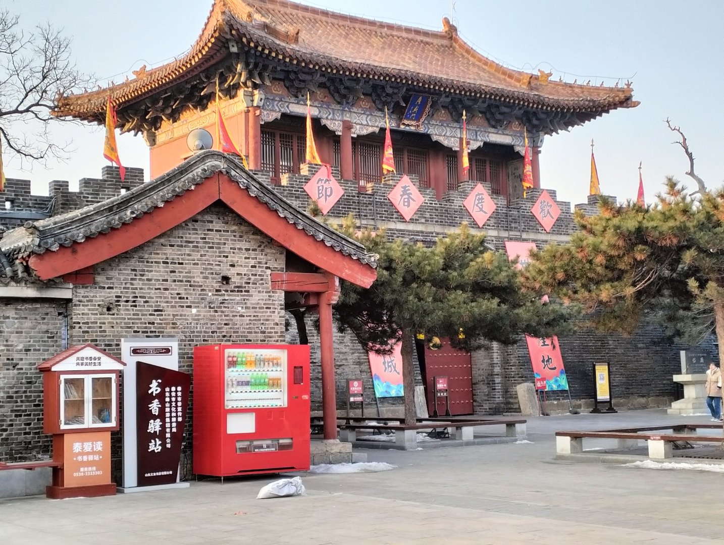 岱庙北门 99探秘城市之心,遇见被遗忘的古老建筑92  95在城市的