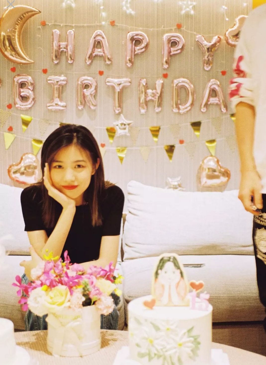 汪峰17岁长女小苹果近照曝光,五官精致颜值高.