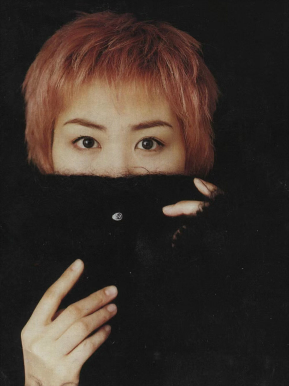 氛围感女星头像——王菲 粉色头像的王菲,笑得像只可爱的精灵.