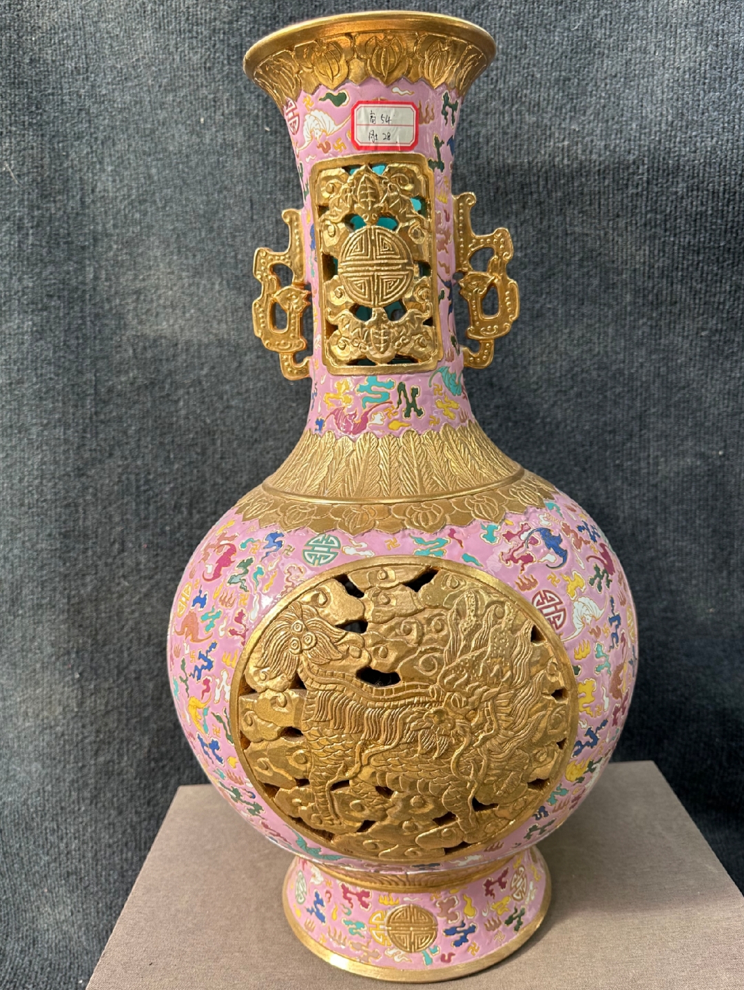 清代乾隆粉彩镂空描金双耳瓶#瓷器鉴赏# #古董古玩收藏