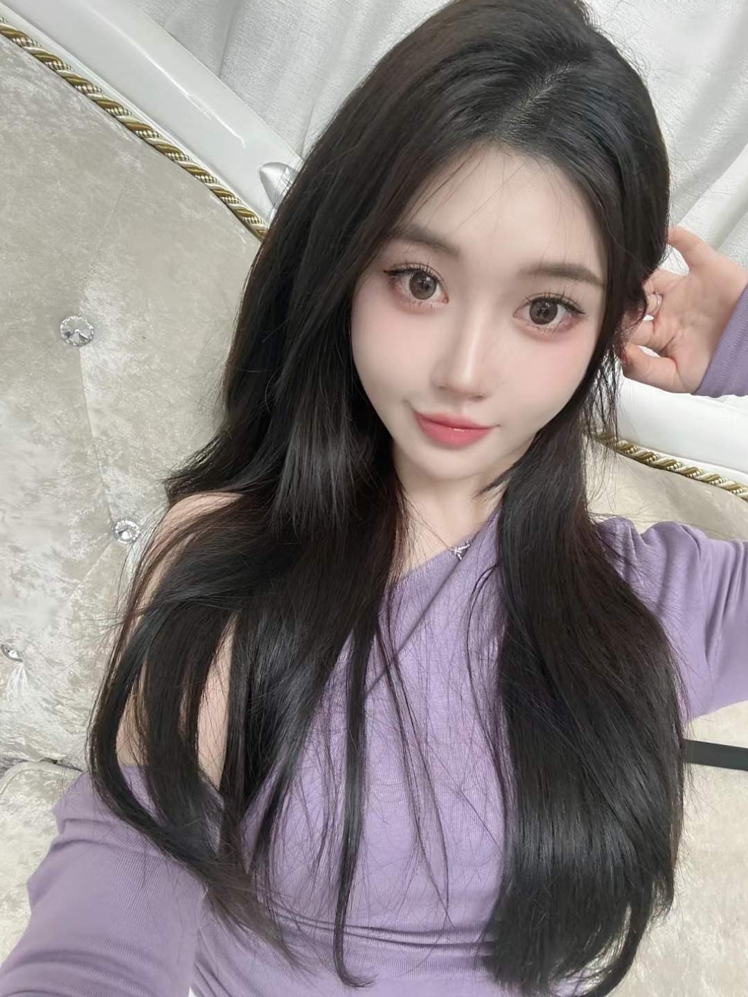 "刚刚自拍了一张,感觉自己美美哒!