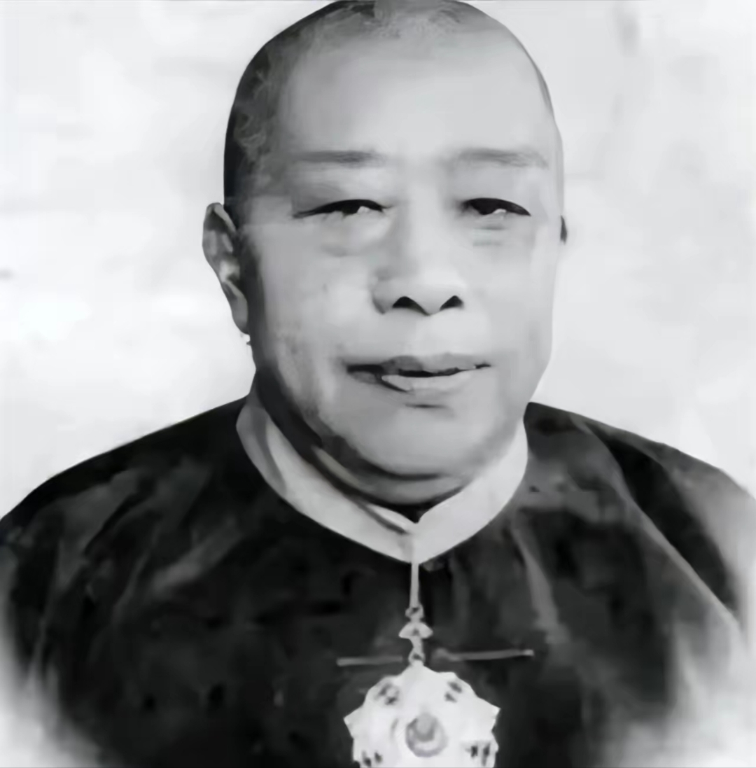 林桂生在与黄金荣离婚后,带着五万大洋投奔杜月笙,杜月笙认为这是他