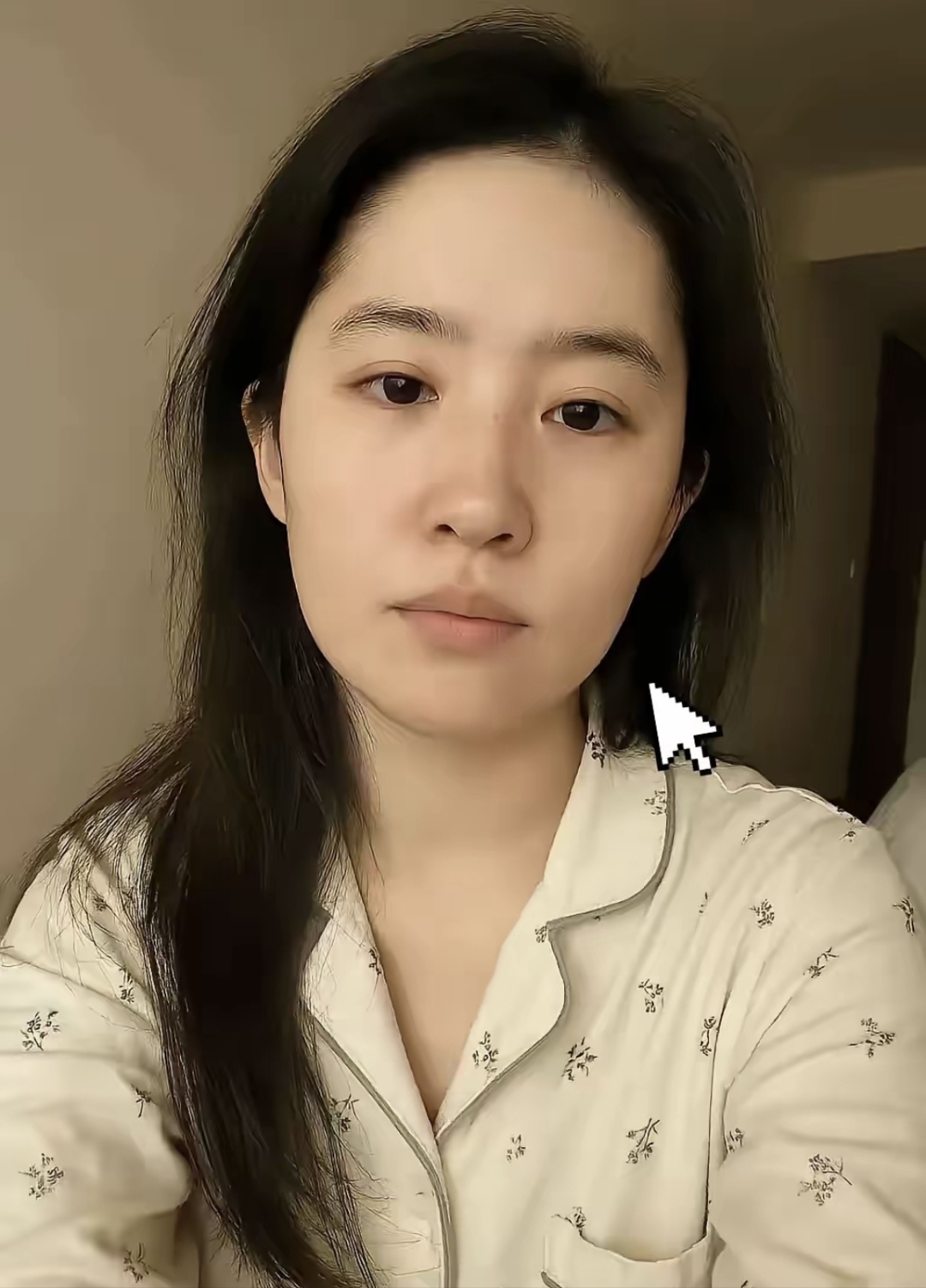 大家不要有太多容貌焦虑,"神仙姐姐"刘亦菲,她素颜状态,看起来也像