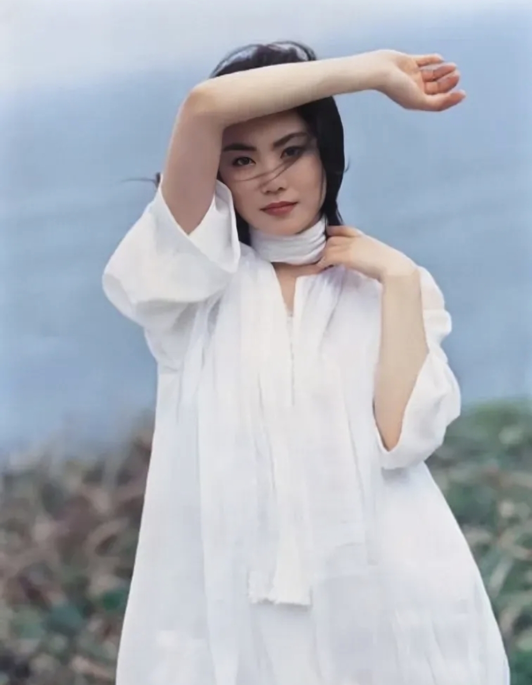 那时候,21岁的王菲青春靓丽,有颜值有身材,真是惊艳了时光