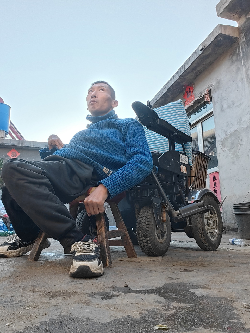 我坐在那辆三轮车的座位上,感觉时间仿佛停止了